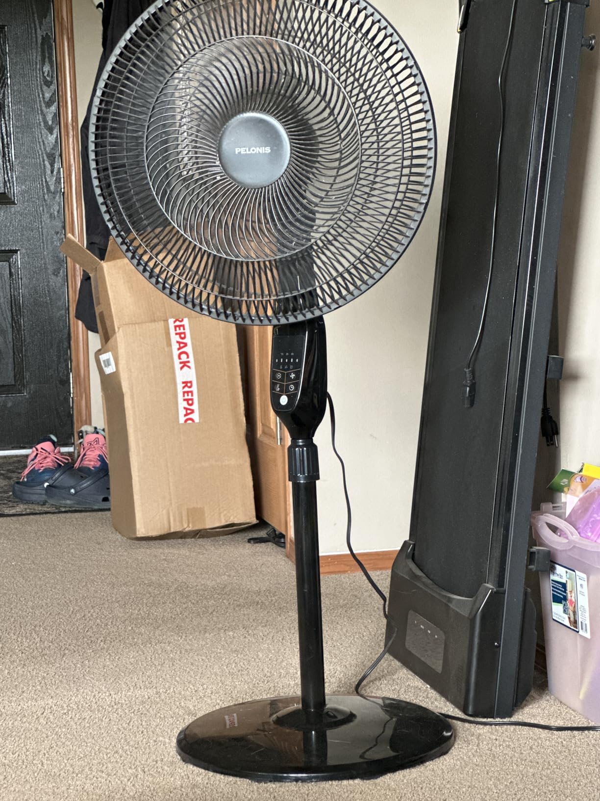 PELONIS PFS45A5BBB 18 inch 5-Blade Oscillating, Adjustable Standing Pedestal Remote, LED Display, 5 Speed Setting and 7-Hour Timer Fan, Black customer photo 1