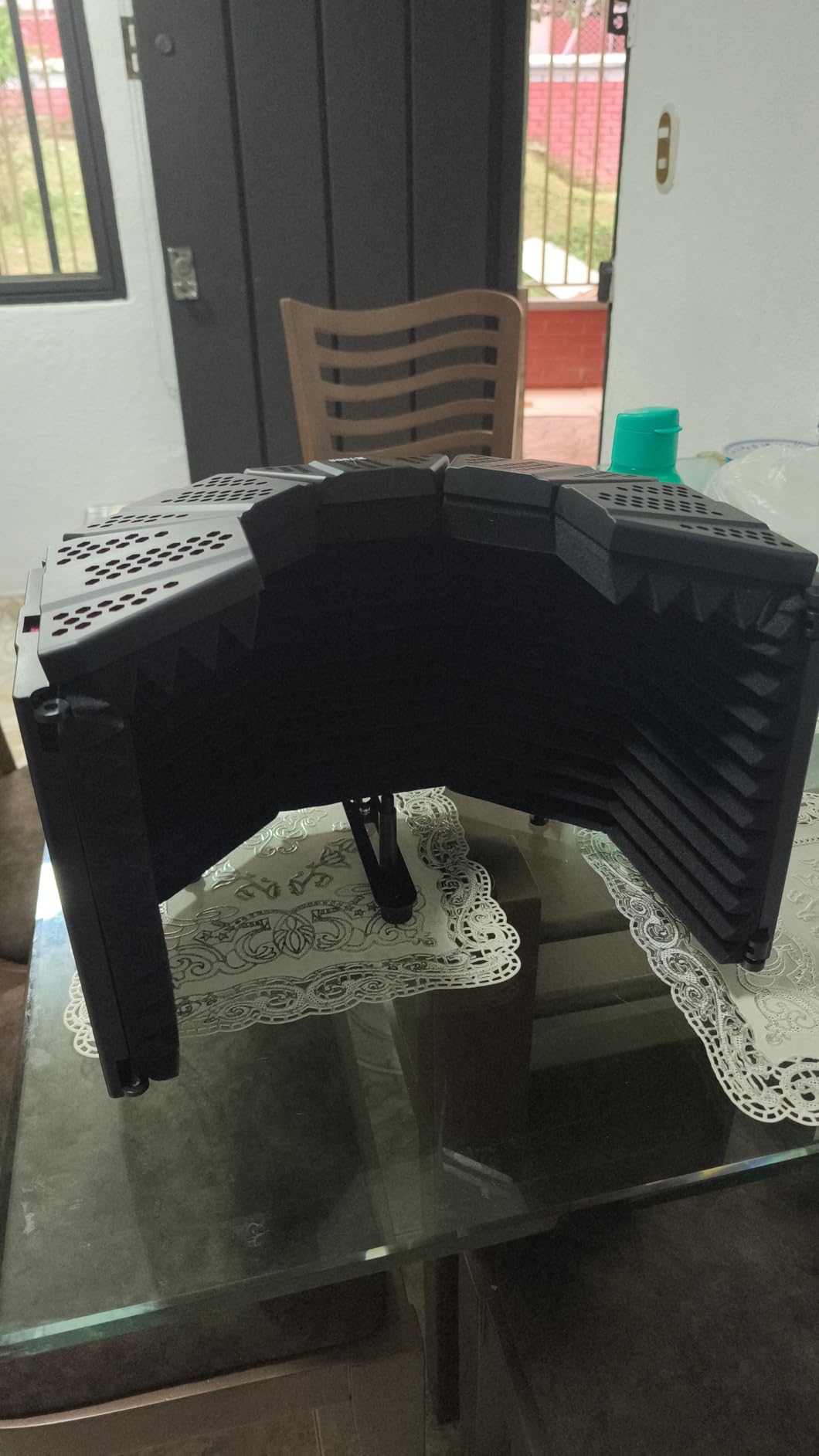 XTUGA Recording Microphone Isolation Shield, High Density Absorbent Foam 5 Panels to Filter Vocal, Top Enclosed Foldable Soundproof Cover for Condenser Studio Equipment MIS02 customer photo 1