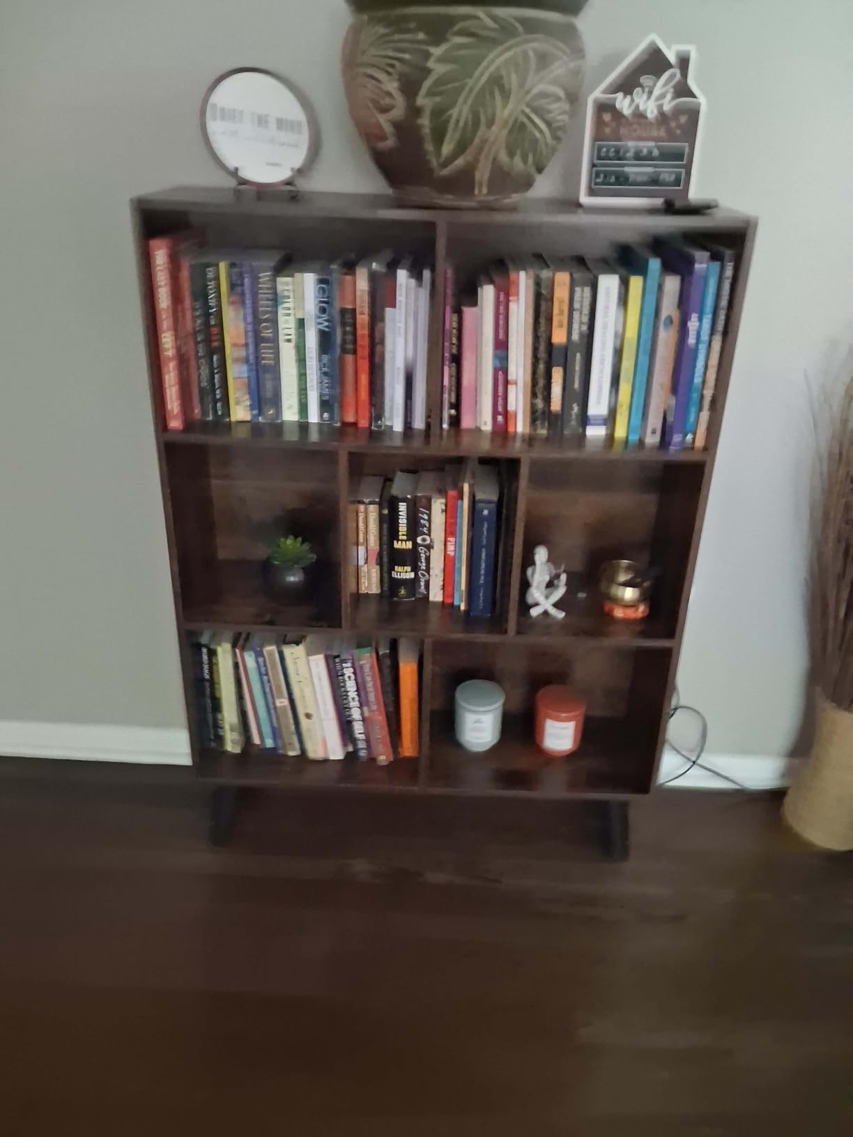 LEYAOYAO Cube Bookshelf 3 Tier Mid-Century Rustic Brown Modern Bookcase with Legs, Retro Wood Bookshelves Storage Organizer Shelf, Freestanding Open Book Shelves for Bedroom, Living Room, Office customer photo 2
