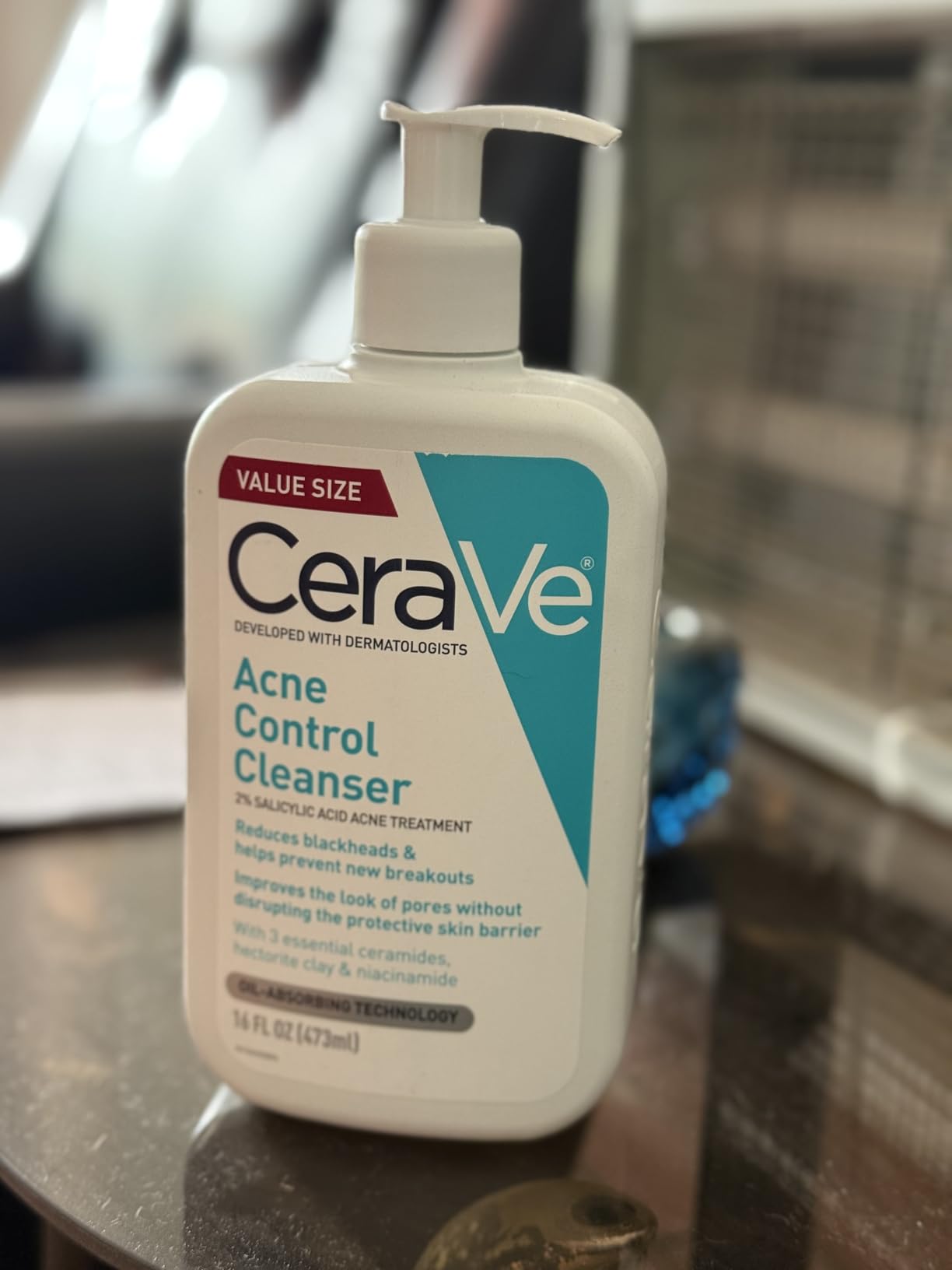 CeraVe Acne Treatment Face Wash, Salicylic Acid Cleanser with Purifying Clay, Niacinamide, and Ceramides, Pore Control and Blackhead Remover, 8 Ounce customer photo 2