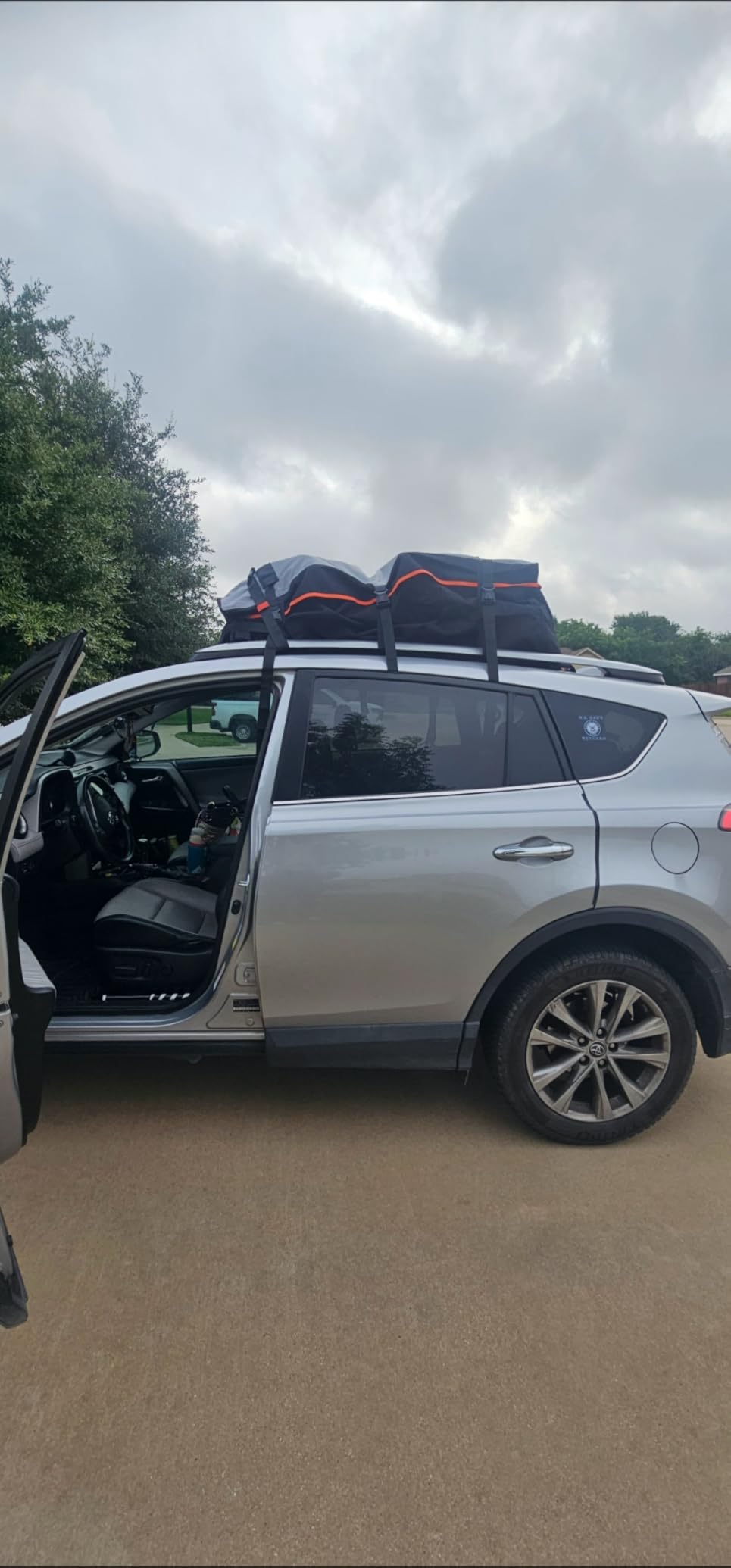 RoofPax 23 cft. Extra Waterproof Rooftop Cargo Carrier Bag, Double Weatherproof Zippers, 10 Heavy-Duty Tie-Down Straps fit Cars with/Without a Rack or Side Rails, Safety Hooks Included customer photo 2