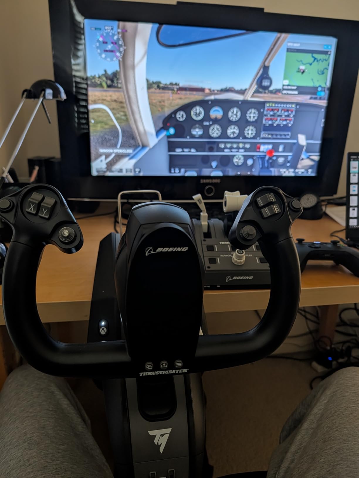 Thrustmaster TCA Yoke Boeing Edition for Xbox Series X|S & PC - Realistic Flight Simulator Controls customer photo 1