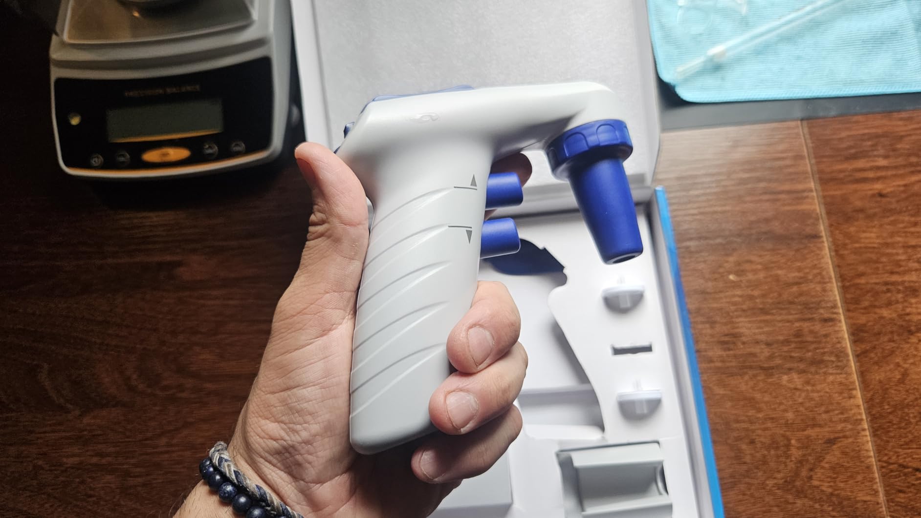 Bonvoisin Electric Pipette Controller 0.1-100ml Pipetor Automatic Motorized Pipette Filler for Biochemical Lab Speed Adjustable customer photo 2