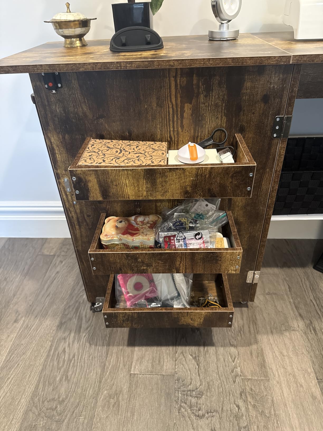 VIVOHOME Folding Sewing Craft Table, Rolling Sewing Machine Desk with Storage Shelves, Sewing Cabinet with Lift for Small Spaces, Rustic Brown customer photo 1