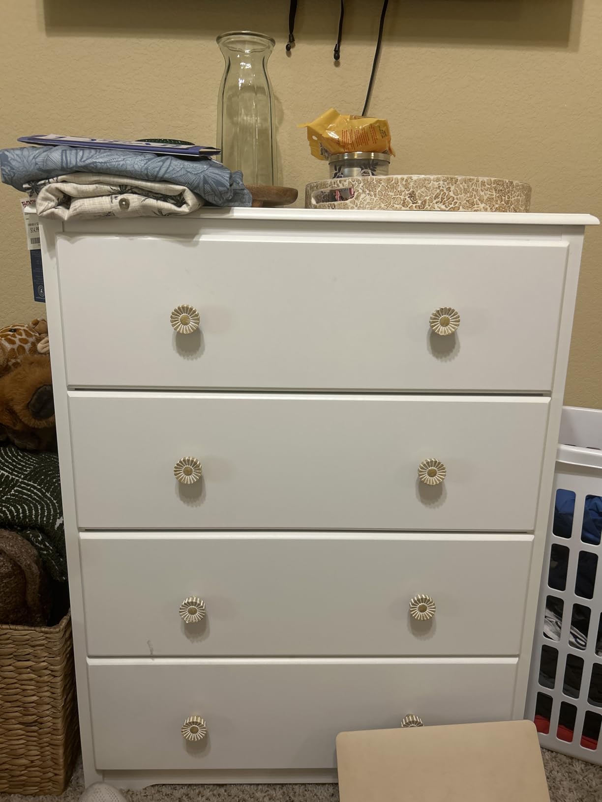 HOUSUIT White Dresser, 4 Drawer Dressers Chest of Drawers, Modern Tall Dresser, Wood Drawer Chest Storage Cabinet for Living Room, Hallway, Entryway, Home Office, Ivory White customer photo 1