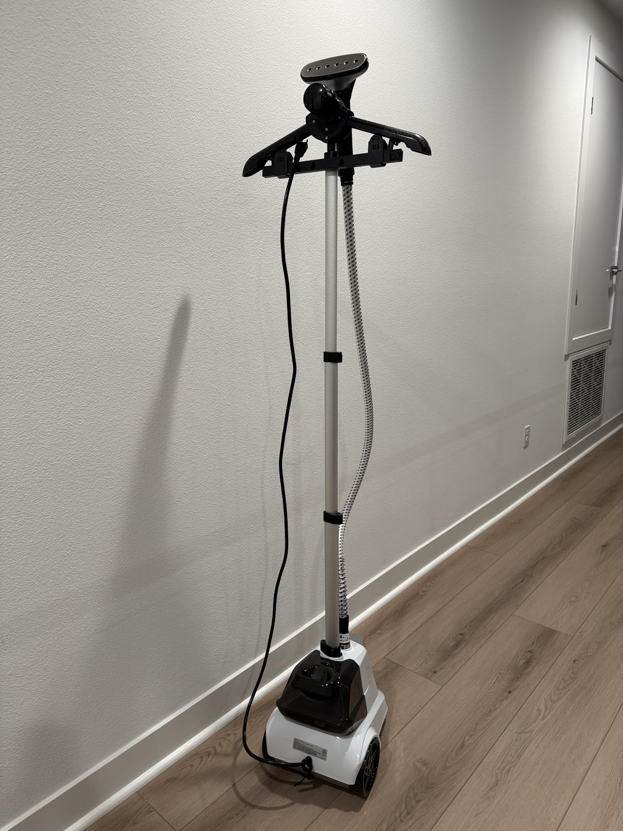 SALAV Heavy Duty Commercial Full-Size Garment Steamer with Foot Pedals and Extra Large 3L (101.5 oz) Water Tank, 1800 watts, 90+min of Continuous Steam (White) customer photo 2