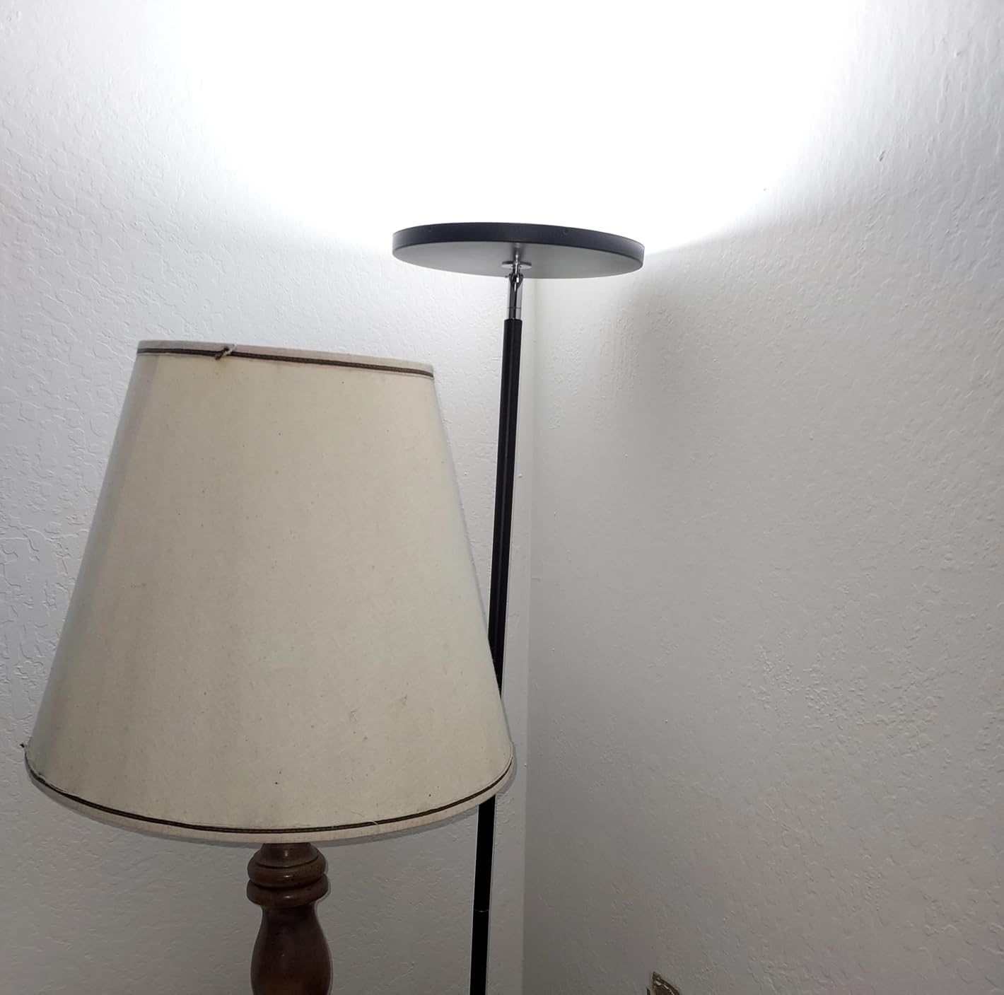 Floor Lamp, Upgraded 40W 4000LM Super Bright Torchiere LED Floor Lamps for Living Room, Stepless Dimmable Color Temperature 2700K-6500K with Remote & Touch Control customer photo 1