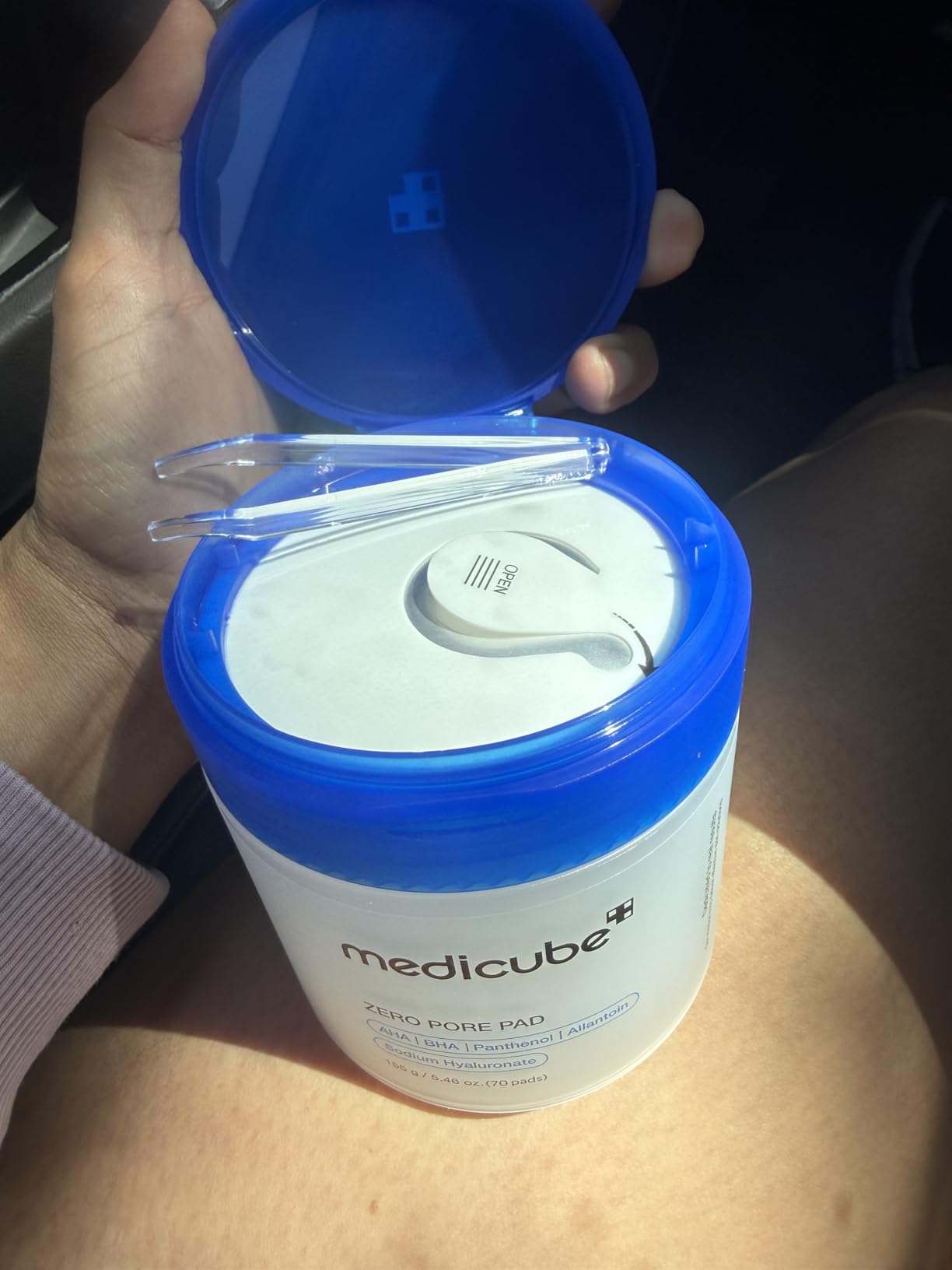 medicube Toner Pads Zero Pore Pad 2.0 | Dual-Textured Facial Pad for Exfoliation and Pore Care with 4.5% AHA Lactic Acid, 0.45% BHA Salicylic Acid | Ideal for All, Korean Skin Care, 70 Pads (1 Pack) customer photo 2