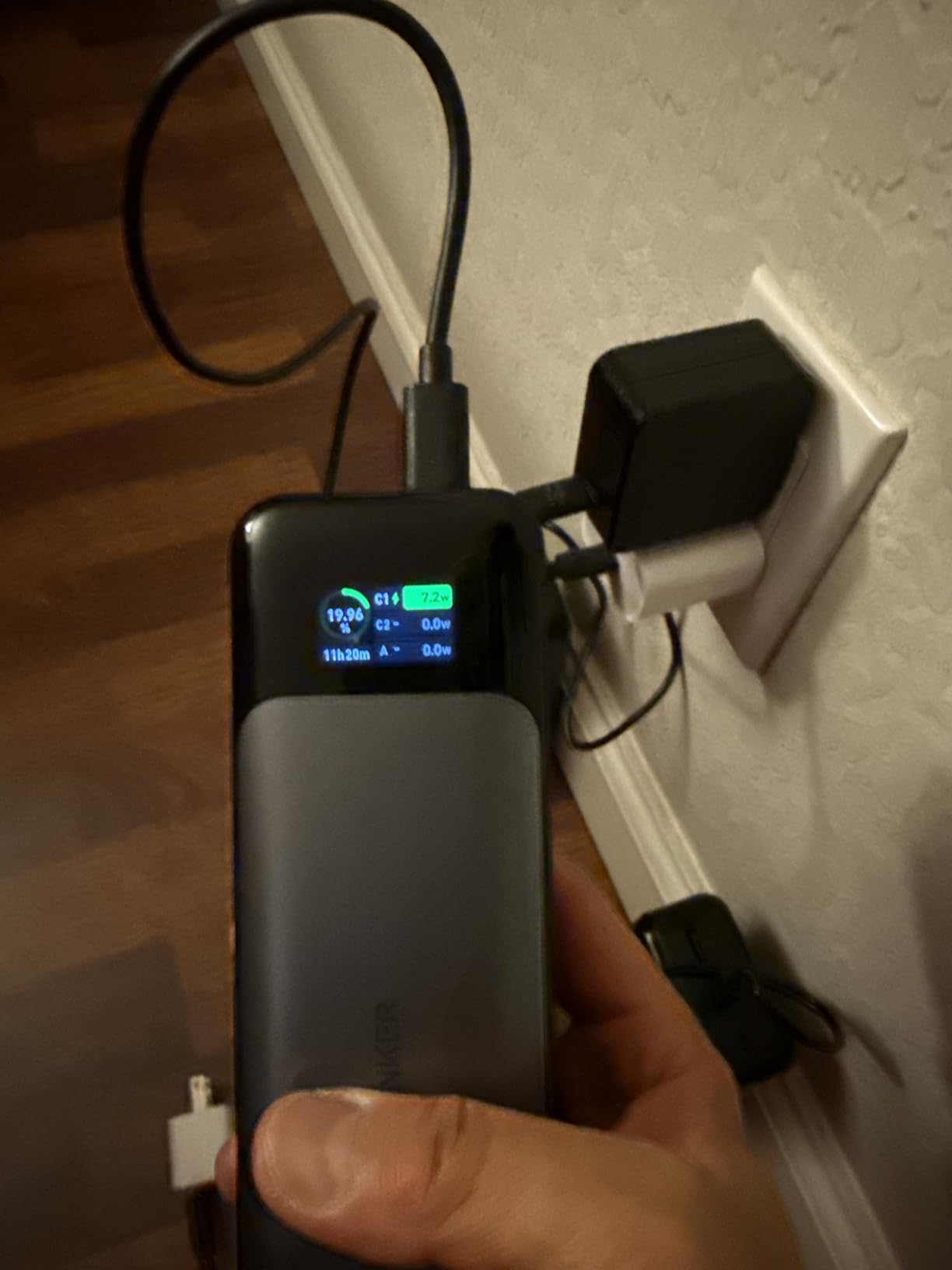 ANKER 737 Power Bank, 140W Max 3-Port Laptop Portable Charger, 24,000mAh, Smart Display, Compatible with iPhone 16/15 / 14 Series, Vision Pro, Samsung, MacBook, and More customer photo 2