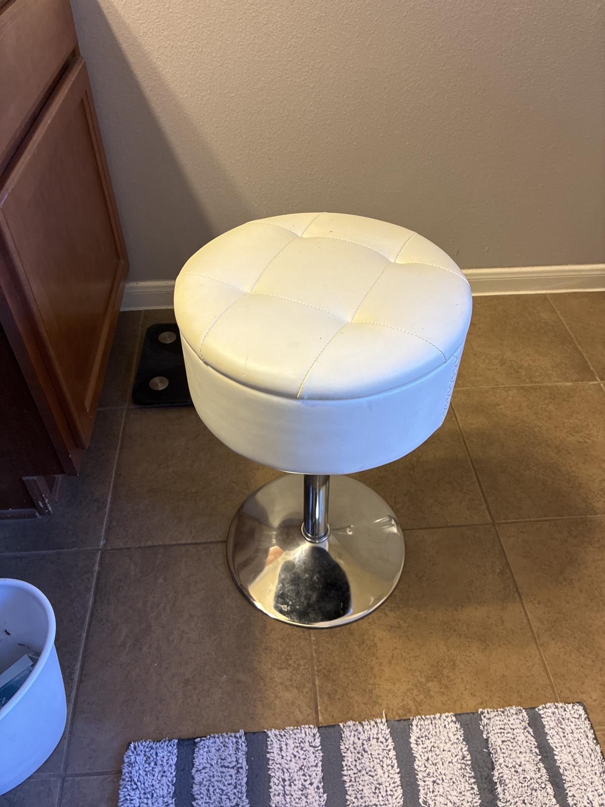 LUE BONA 360° Swivel Vanity Stool Chair for Makeup Room, Height Adjustable Stool for Vanity with Storage, Small Whiskey Brown Faux Leather for Bathroom, Living Room customer photo 1