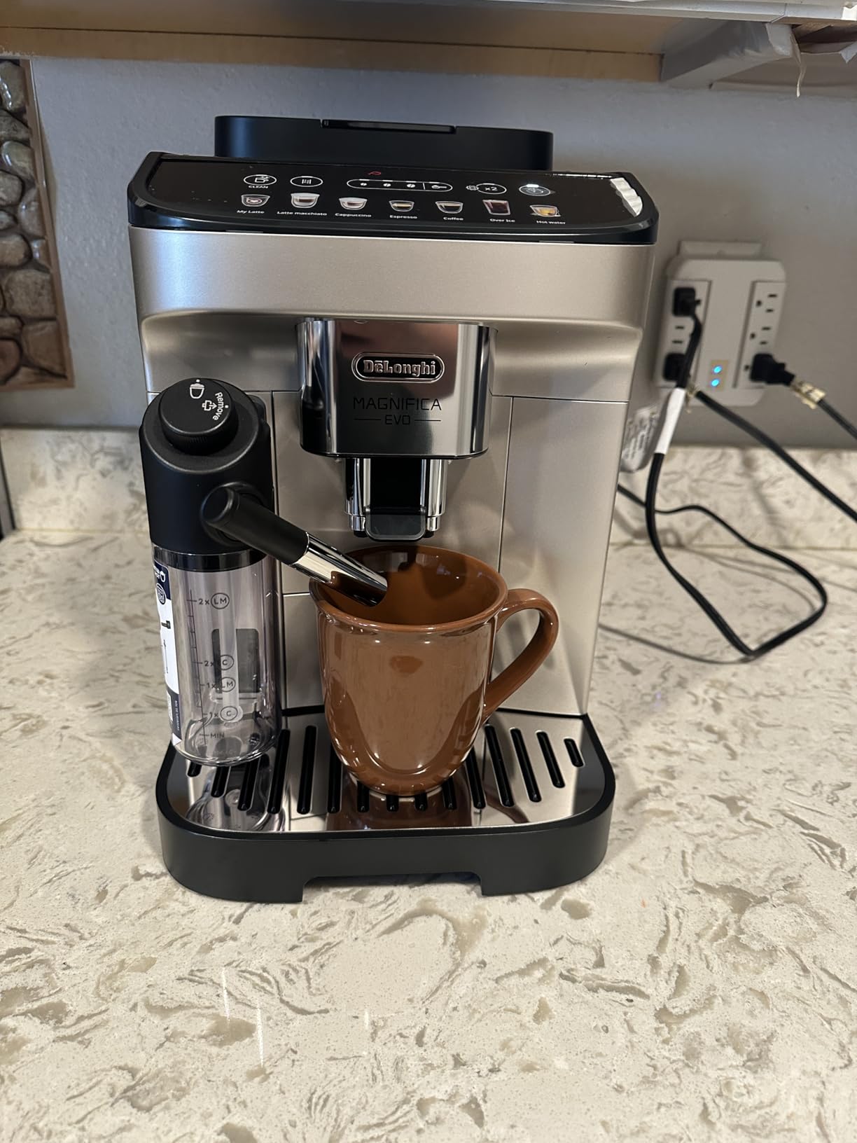 De'Longhi Magnifica Evo Automatic Espresso Machine, Milk Frother, Silver customer photo 2