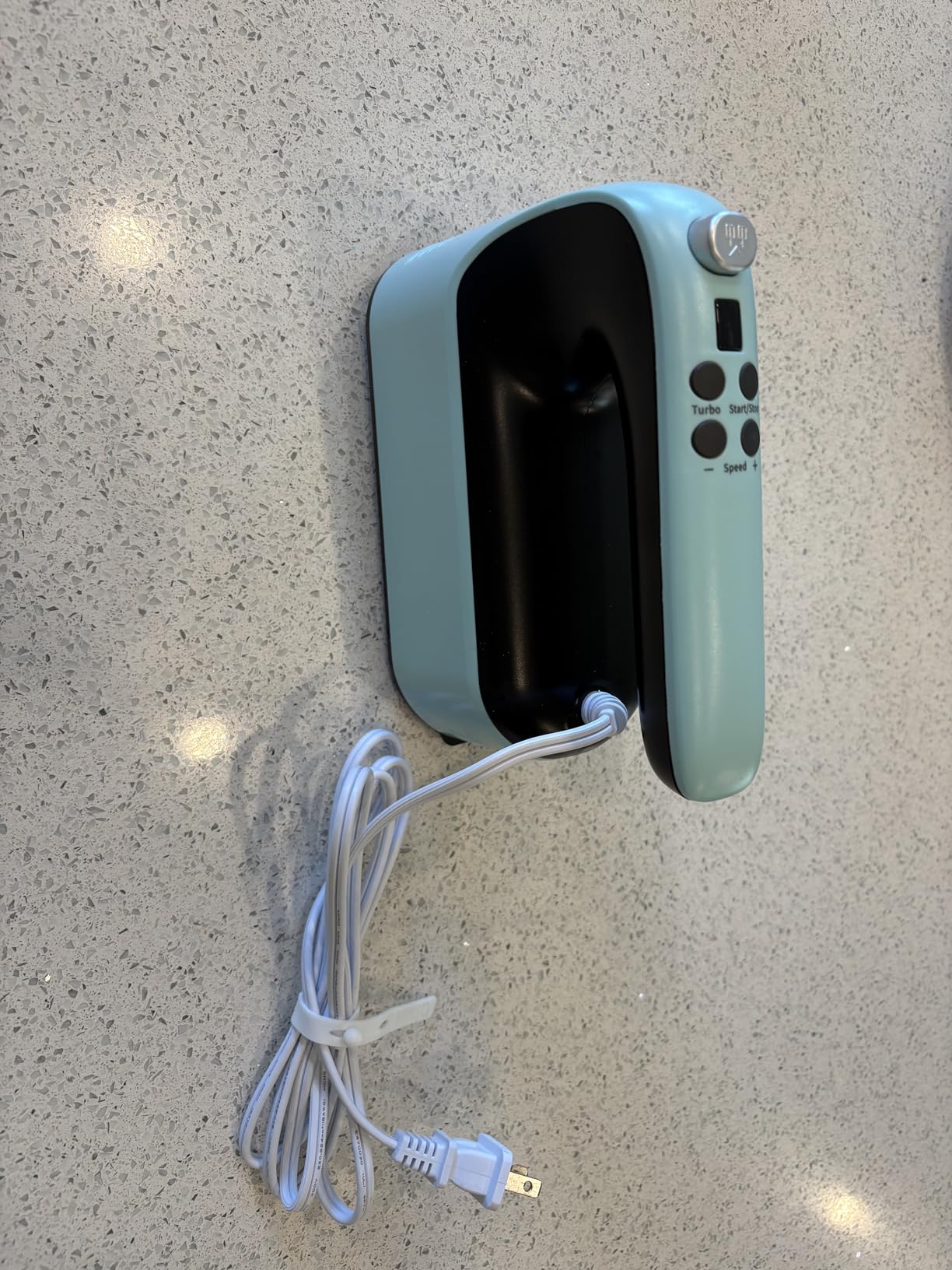Yomelo 9-Speed Digital Hand Mixer Electric, 400W Powerful DC Motor, Hand Mixer Electric Handheld with Snap-On Storage Case, 5 Stainless Steel Accessories, Beaters, Dough Hooks, Whisk (Ice Blue/Black) customer photo 1