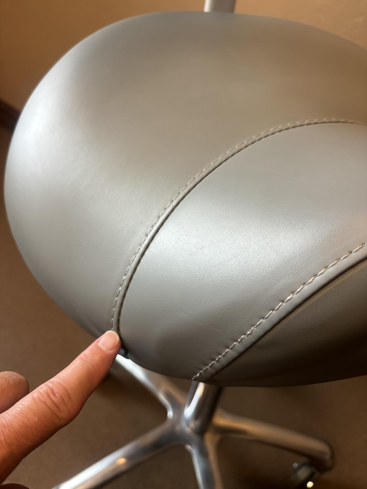 Antlu Saddle Stool Rolling Chair with Back Support,Esthetician Tattoo Dental Stool Chair,Lash Chairs for Eyelash Tech Massage Salon(Black,with Backrest) customer photo 2