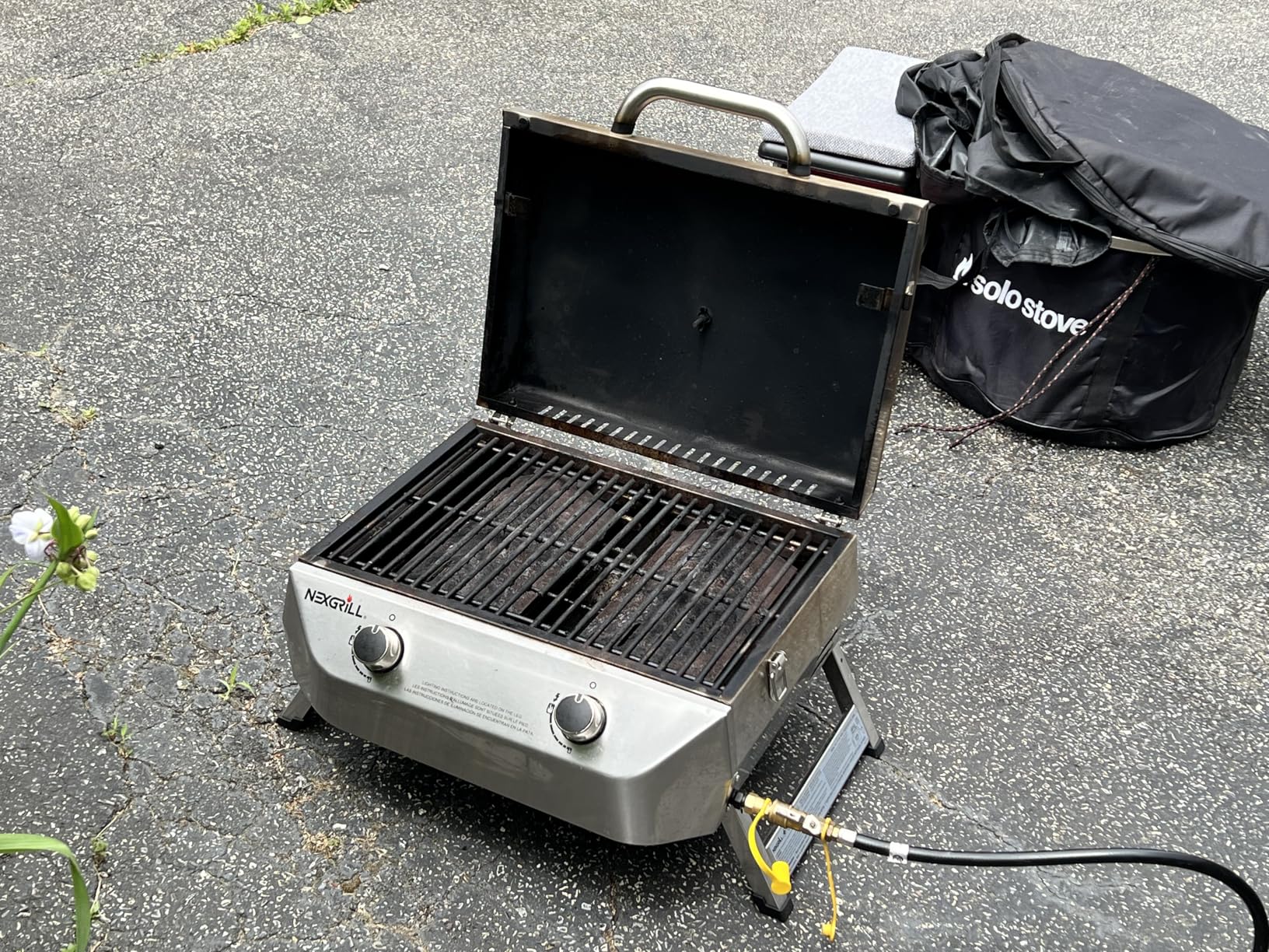 Nexgrill 1-Burner Portable Propane Gas Grill with Lid, Piezo Ignition, 10,000 BTUs, 183 SQ In, Compact Tabletop Grill for Outdoor Cooking, Camping, Tailgating customer photo 2