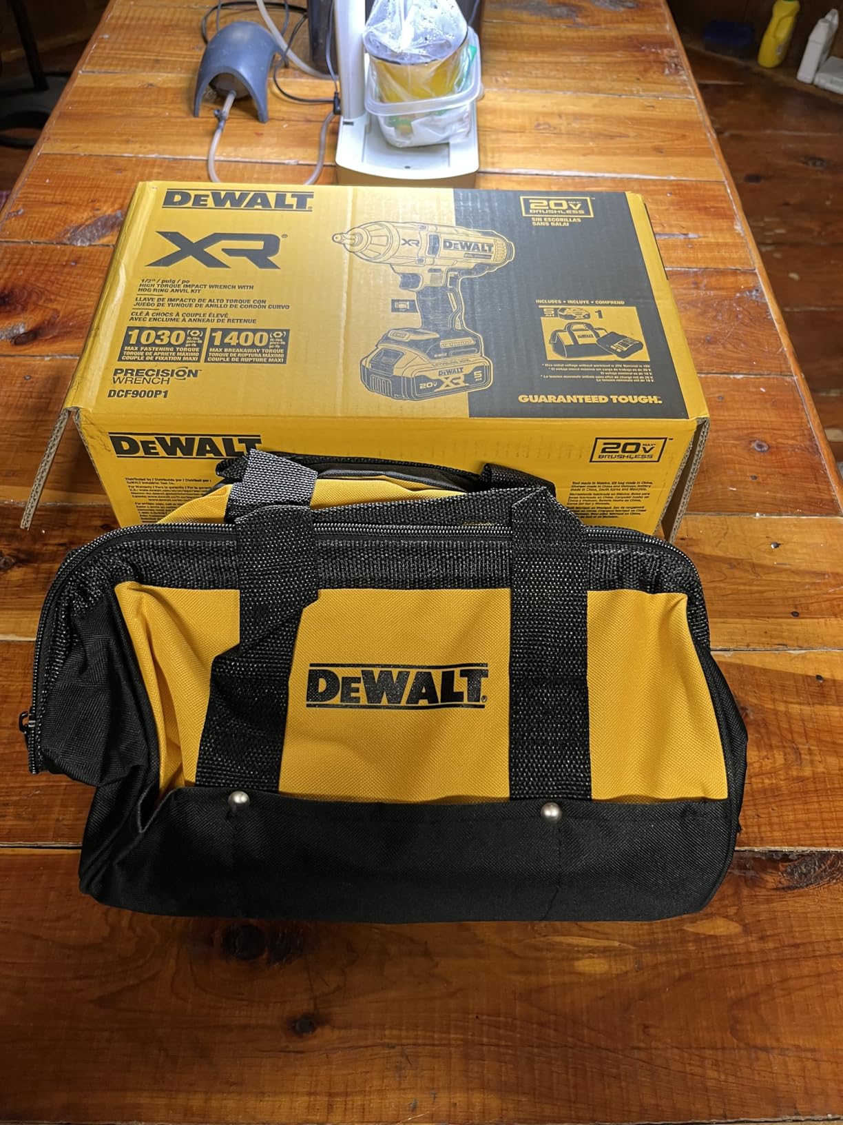 DEWALT 20V MAX Cordless Impact Wrench with Hog Ring Anvil, Brushless High Torque 1/2 Impact Gun, 4-Mode Speed, Includes Battery, Charger and Kit Bag (DCF900P1) customer photo 1