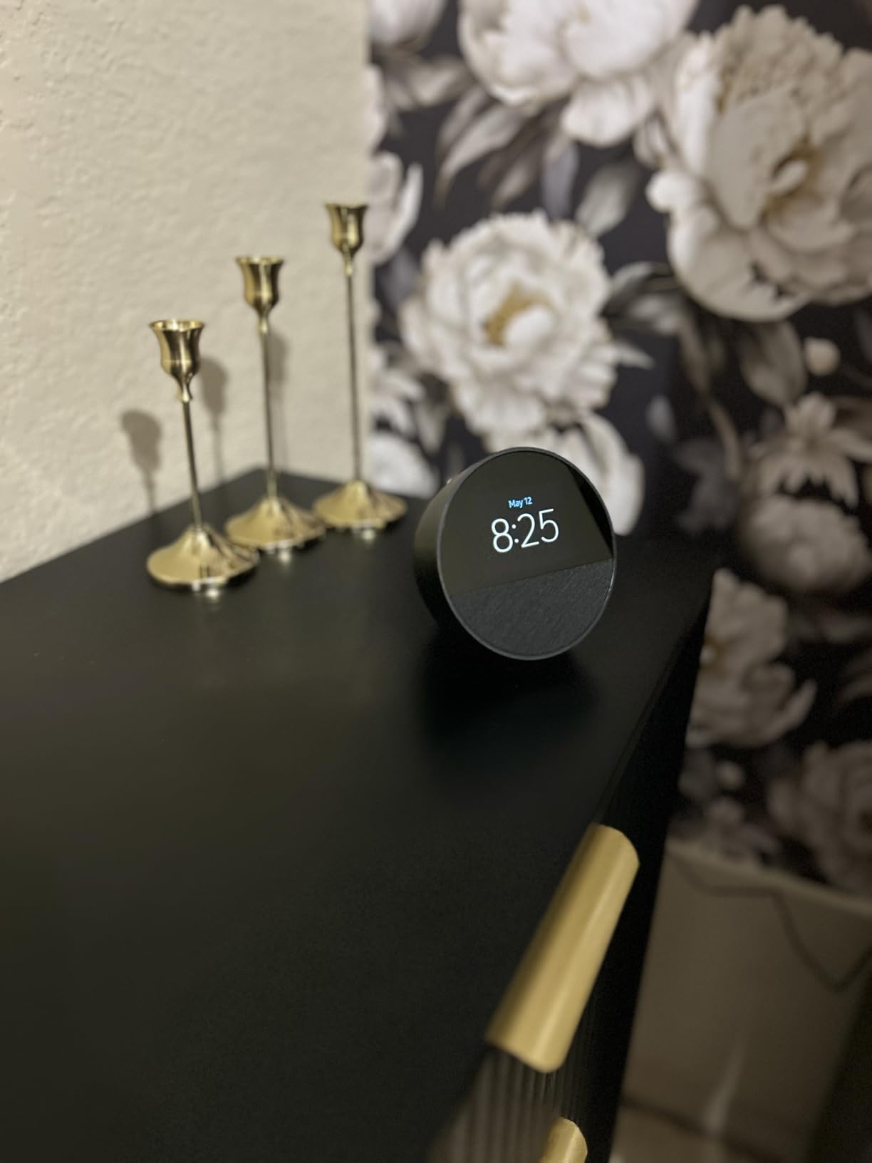 Echo Spot (newest model), Great for nightstands, offices and kitchens, Smart alarm clock, Designed for Alexa+, Black customer photo 2