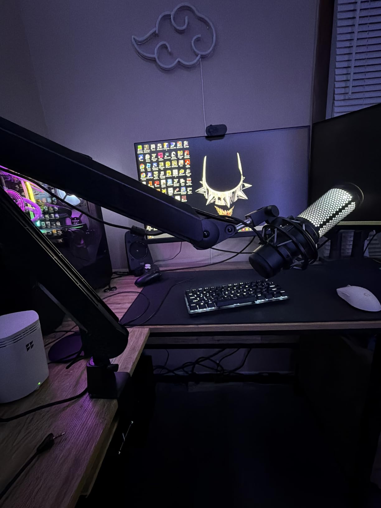 InnoGear Mic Boom Arm Microphone Stand Cable Management for Blue Yeti FIFINE AM8 K669B HyperX QuadCast S SoloCast AT2020 Shure SM7B MV7 and Other Microphone customer photo 1