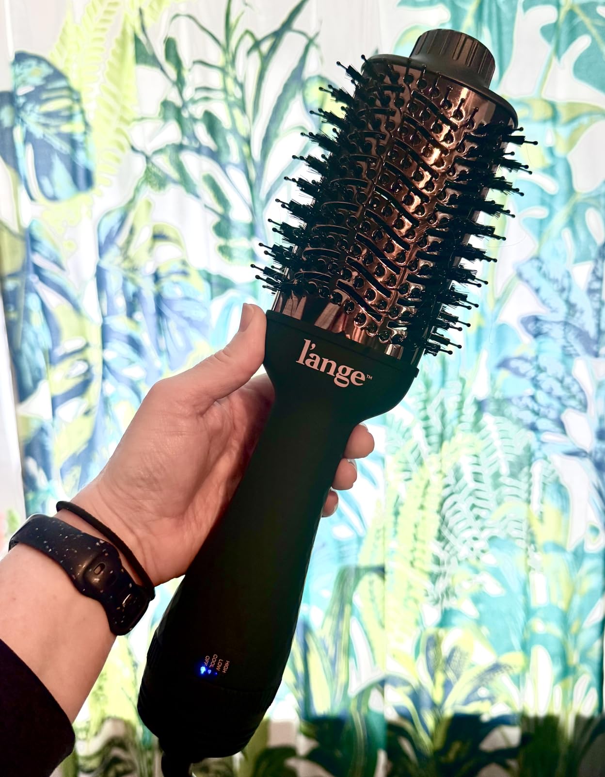 L'ANGE HAIR Le Volume 2-in-1 Titanium Blow Dryer Brush | Frizz Control Blowout Hair Dryer Brush for Drying and Styling | Volumizing Hot Air Styler for All Hairstyles | Oval Barrel | Black - 75mm customer photo 1