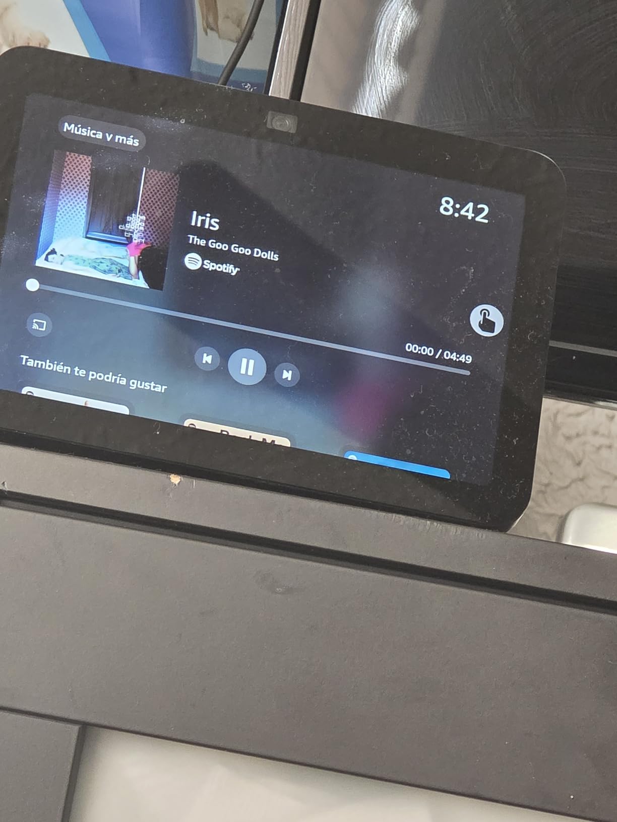 Like-New Amazon Echo Show 8, With Spatial Audio, Smart Home Hub, ideal for open living spaces, Designed for Alexa+, Charcoal customer photo 2