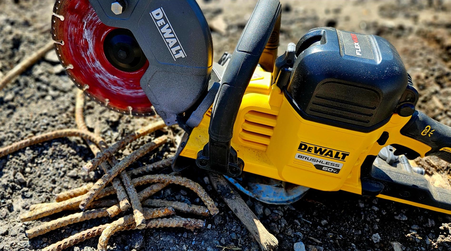 DEWALT 60V 9 in. Cordless Cut Off Saw Kit customer photo 1
