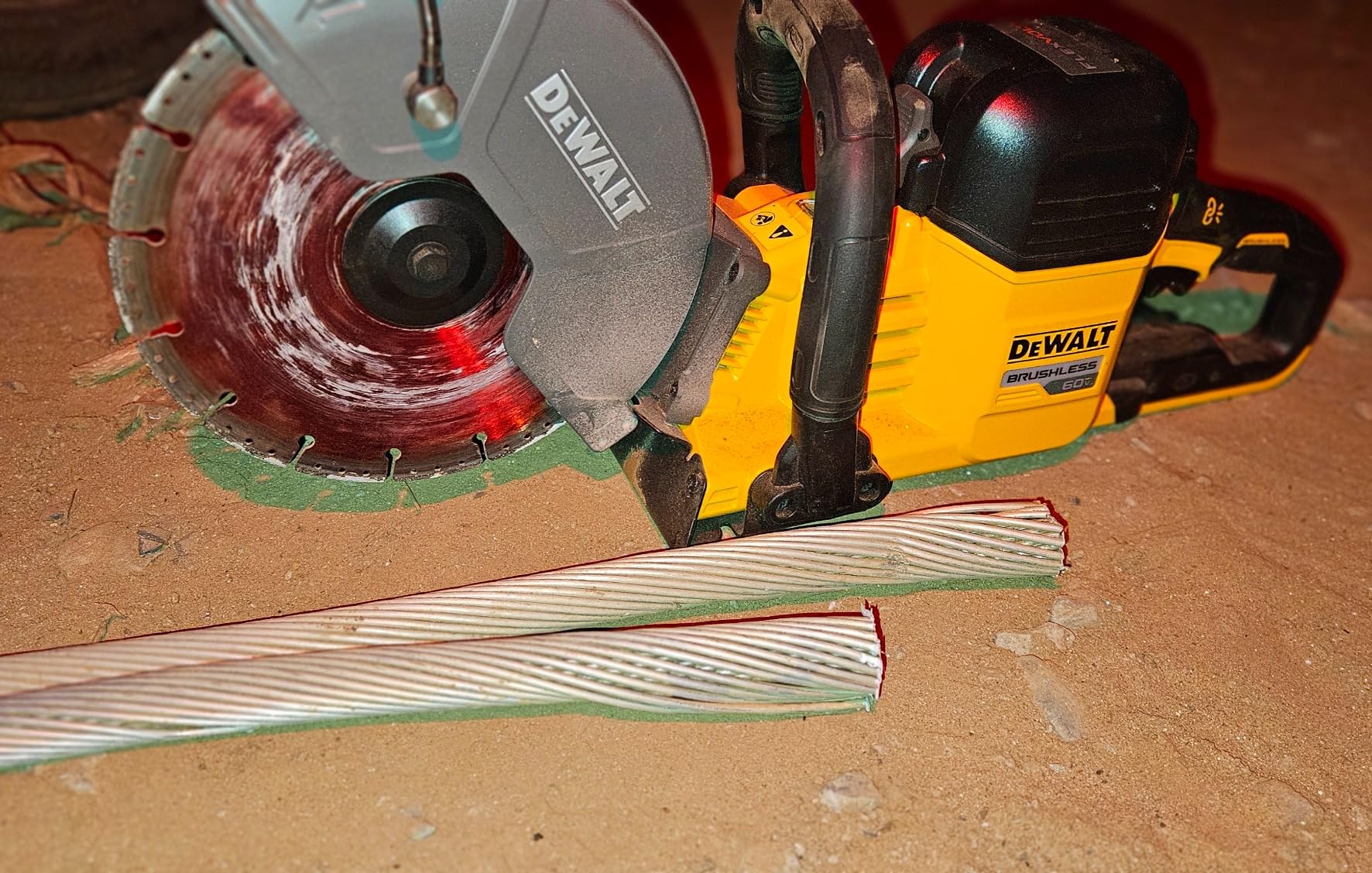 DEWALT 60V 9 in. Cordless Cut Off Saw Kit customer photo 2