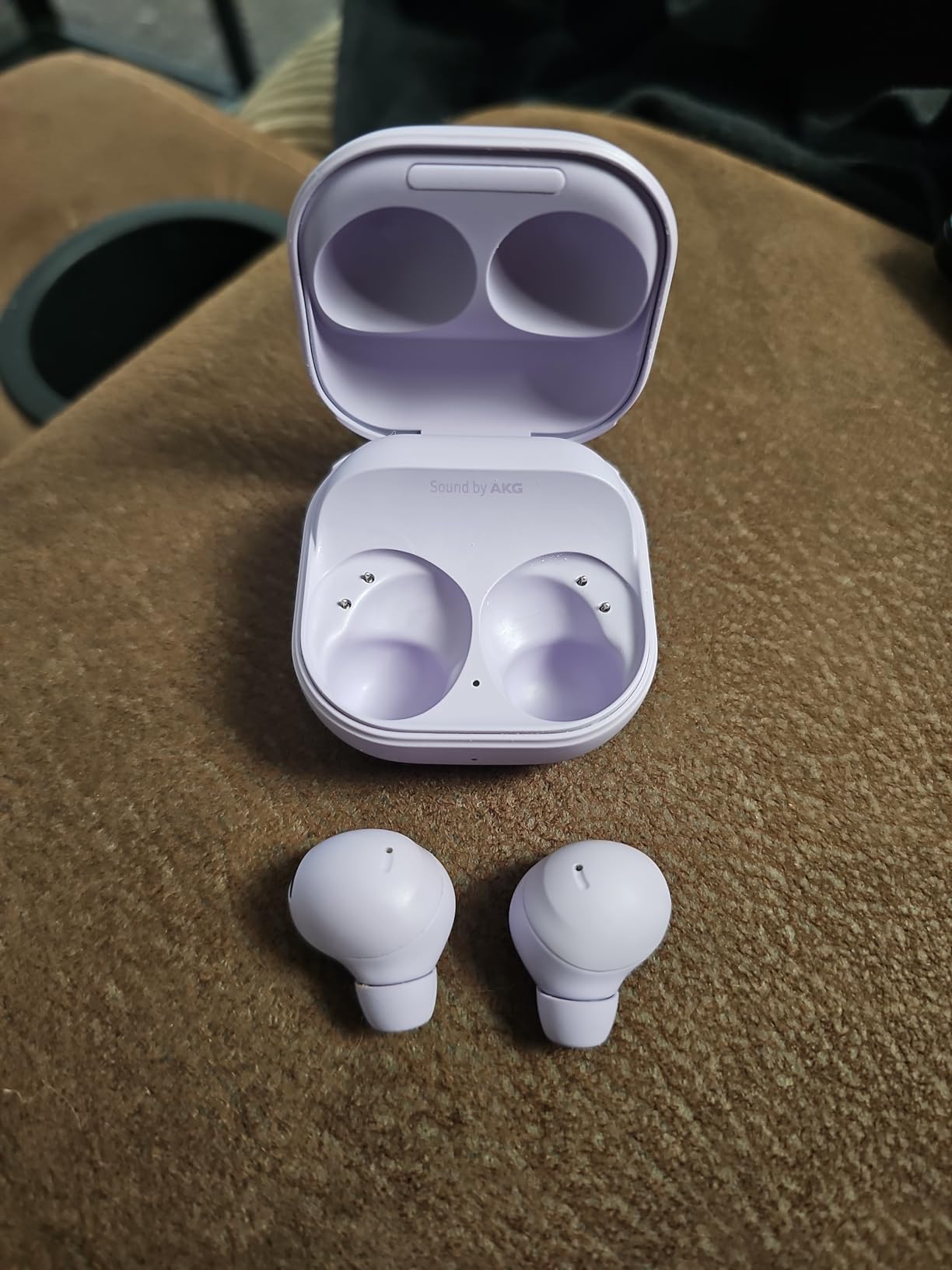 SAMSUNG Galaxy Buds2 Pro True Wireless Bluetooth Earbud Headphones - Bora Purple (Renewed) customer photo 1