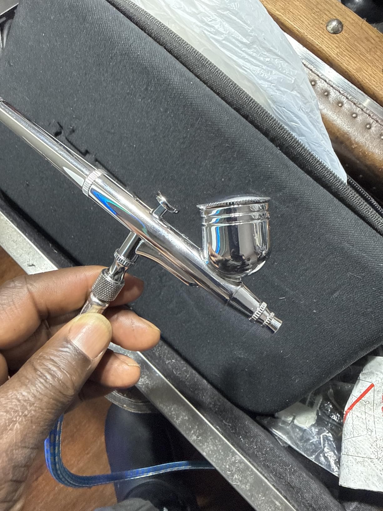 VEVOR Airbrush Kit, Professional Airbrush Set with 1/5 HP Compressor & 3 Airbrushes, Airbrushing System Kit with Multi-Purpose Dual-Action Gravity Feed Airbrushes, Art Nail Cookie Tatto customer photo 2
