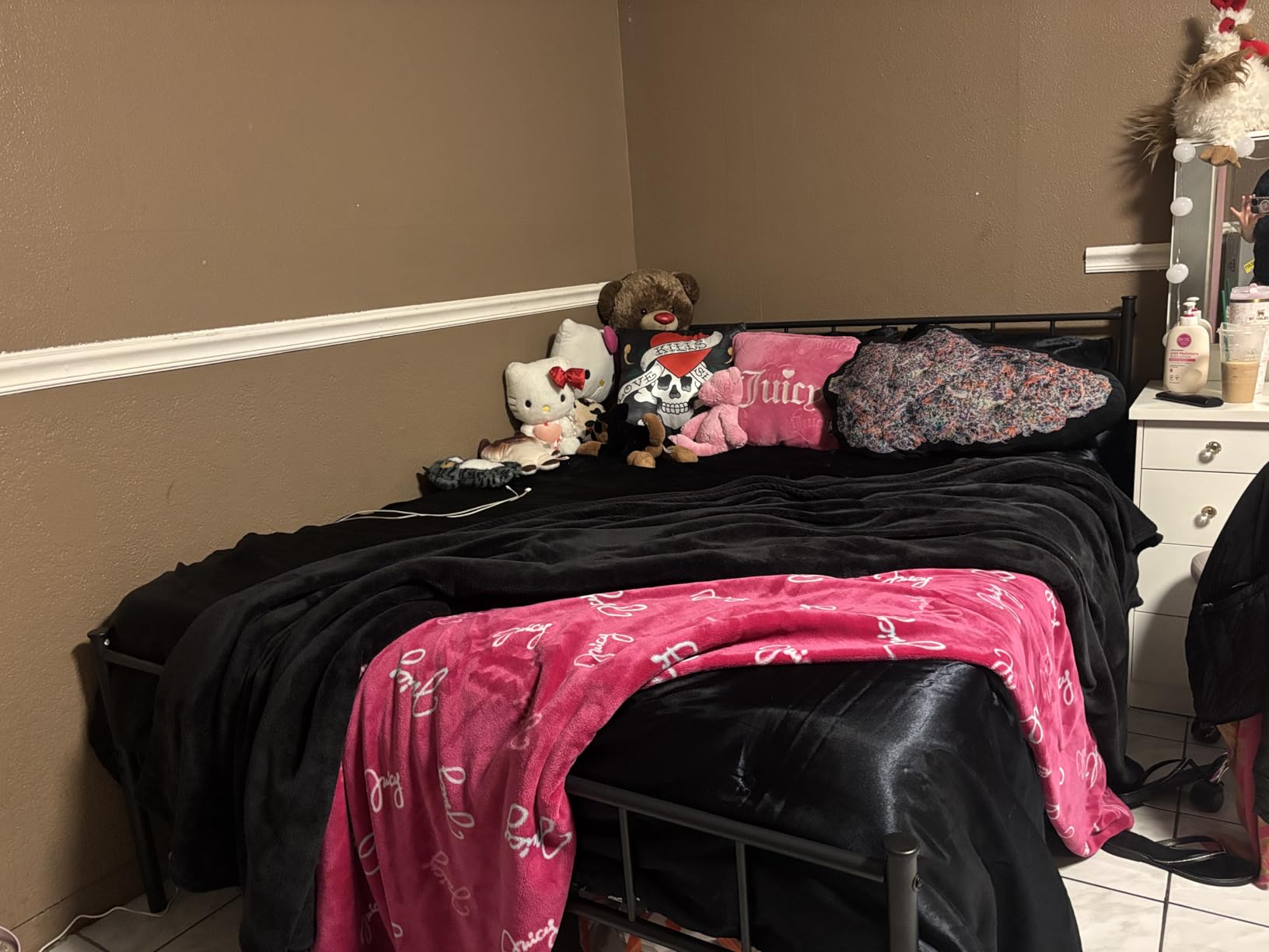 DIIYIV Queen Bed Frame-Classic Metal Platform Bed Frame, Mattress Foundation with Steel Slat Support, Under Foundation Storage, No Box Spring Needed, Easy Assembly customer photo 1