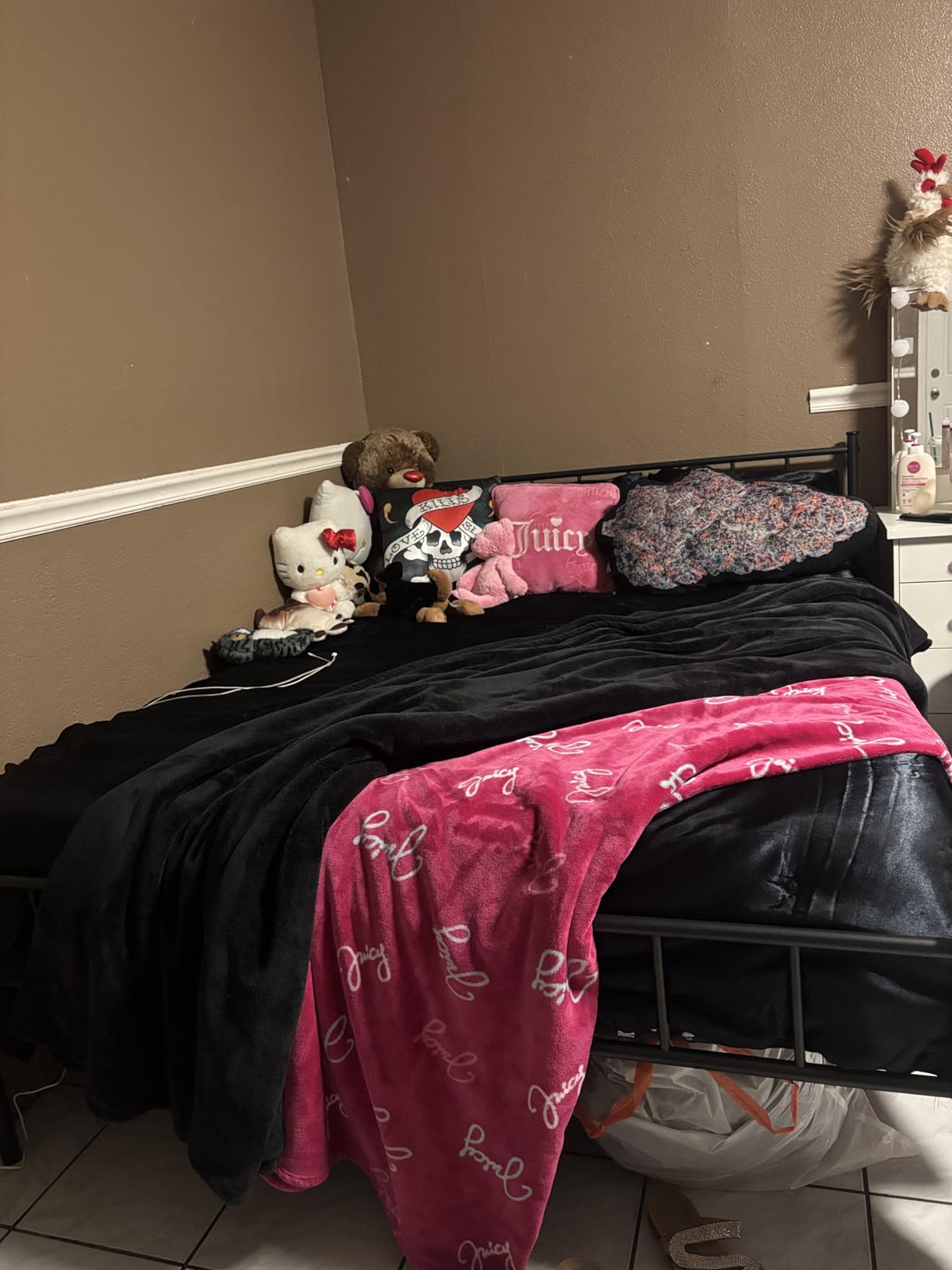 DIIYIV Queen Bed Frame-Classic Metal Platform Bed Frame, Mattress Foundation with Steel Slat Support, Under Foundation Storage, No Box Spring Needed, Easy Assembly customer photo 2