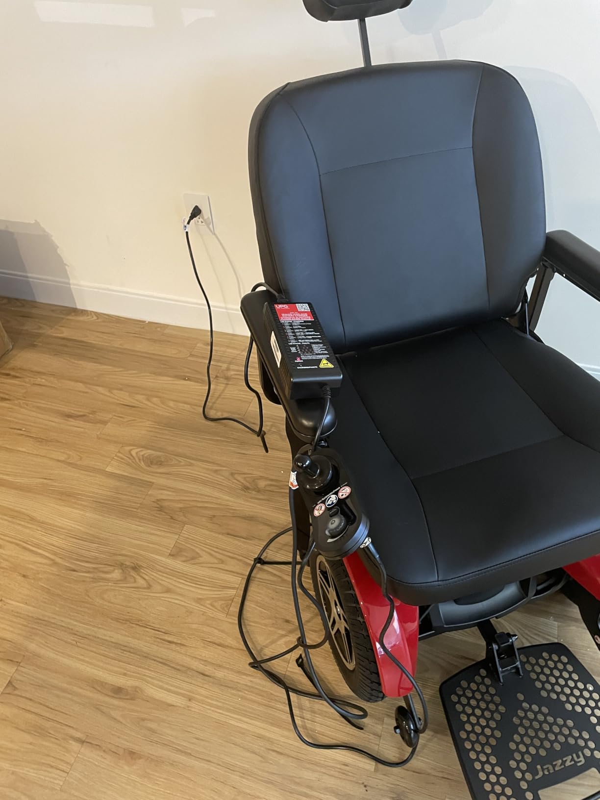 Pride Mobility Jazzy Elite HD Group 2 Heavy Duty Power Chair, Front Wheel Drive, Motorized Electric Wheelchair for Adults, 450 lbs. WC, Up to 4 MPH, 12.5 Miles Range Per Charge customer photo 1