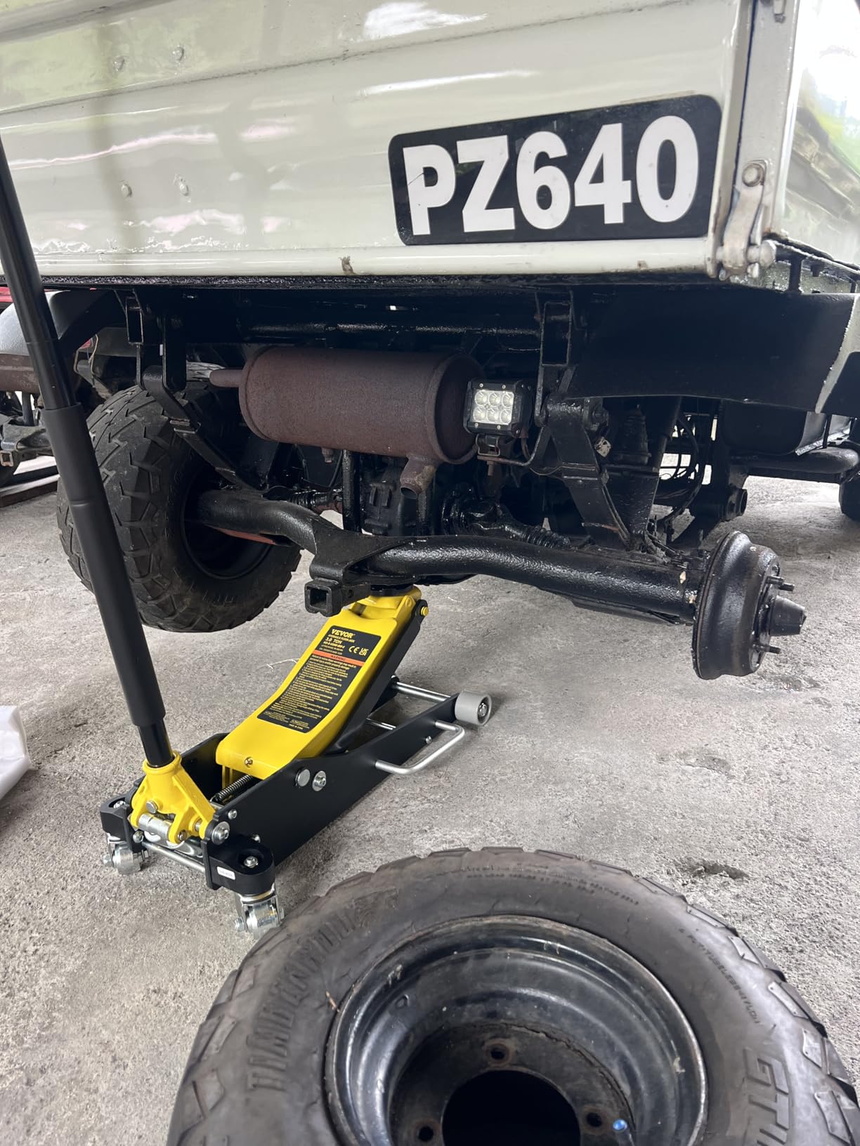VEVOR 3 Ton Low Profile Aluminum and Steel Racing Floor Jack with Dual Pistons Quick Lift Pump for SUV customer photo 1