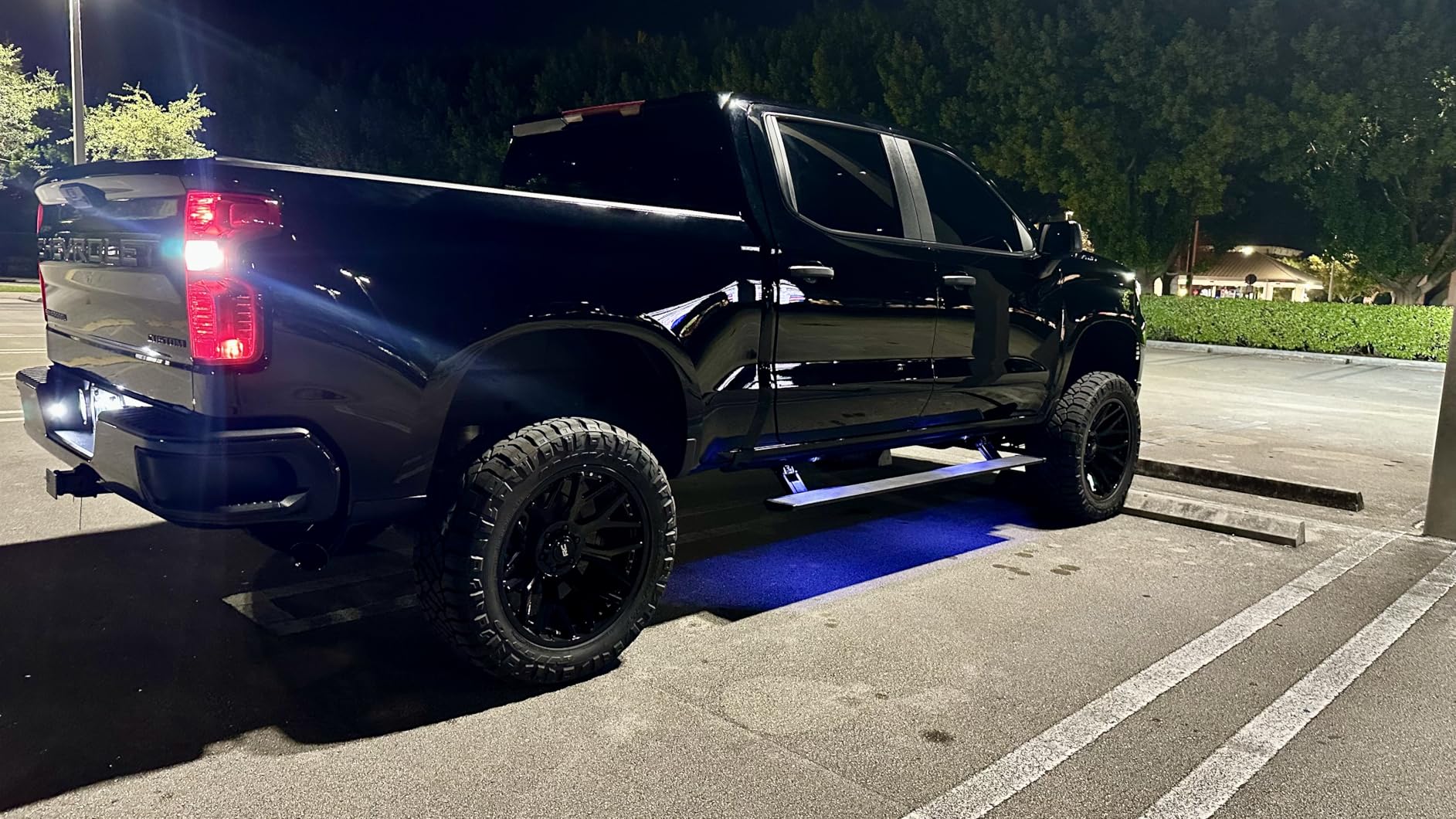 RealTruck AMP Research PowerStep Plug-N-Play | Fits 2022 - 2026 Chevrolet Silverado/GMC Sierra 1500/2500/3500HD | 76255-01A | Rust Proof Aluminum Retractable Electric Steps with LED Step Lights customer photo 2
