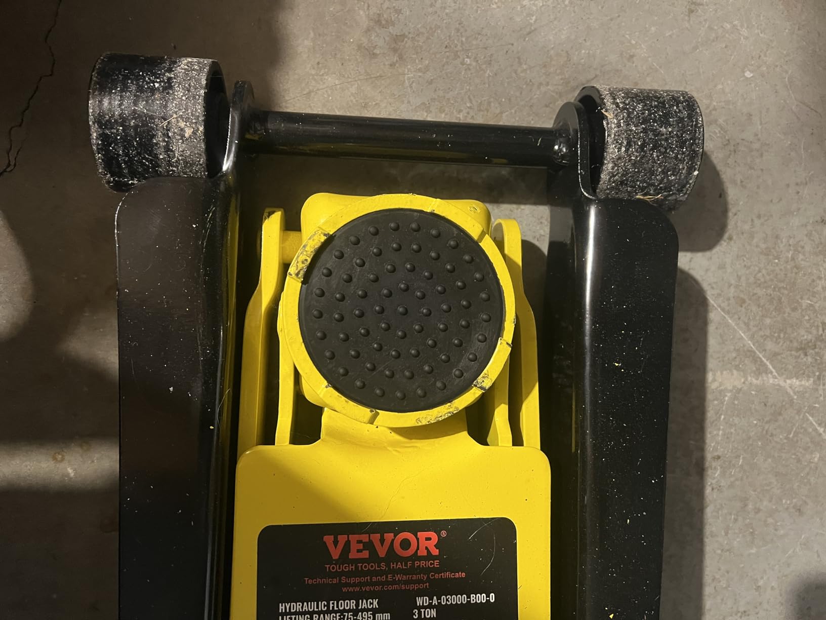 VEVOR 3 Ton Low Profile Floor Jack, Heavy-Duty Racing Floor Jack with Dual Pistons Quick Lift Pump customer photo 1