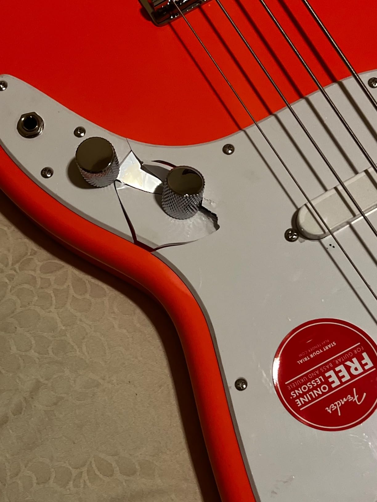 Squier Sonic Bronco Bass, Arctic White, Maple Fingerboard customer photo 2