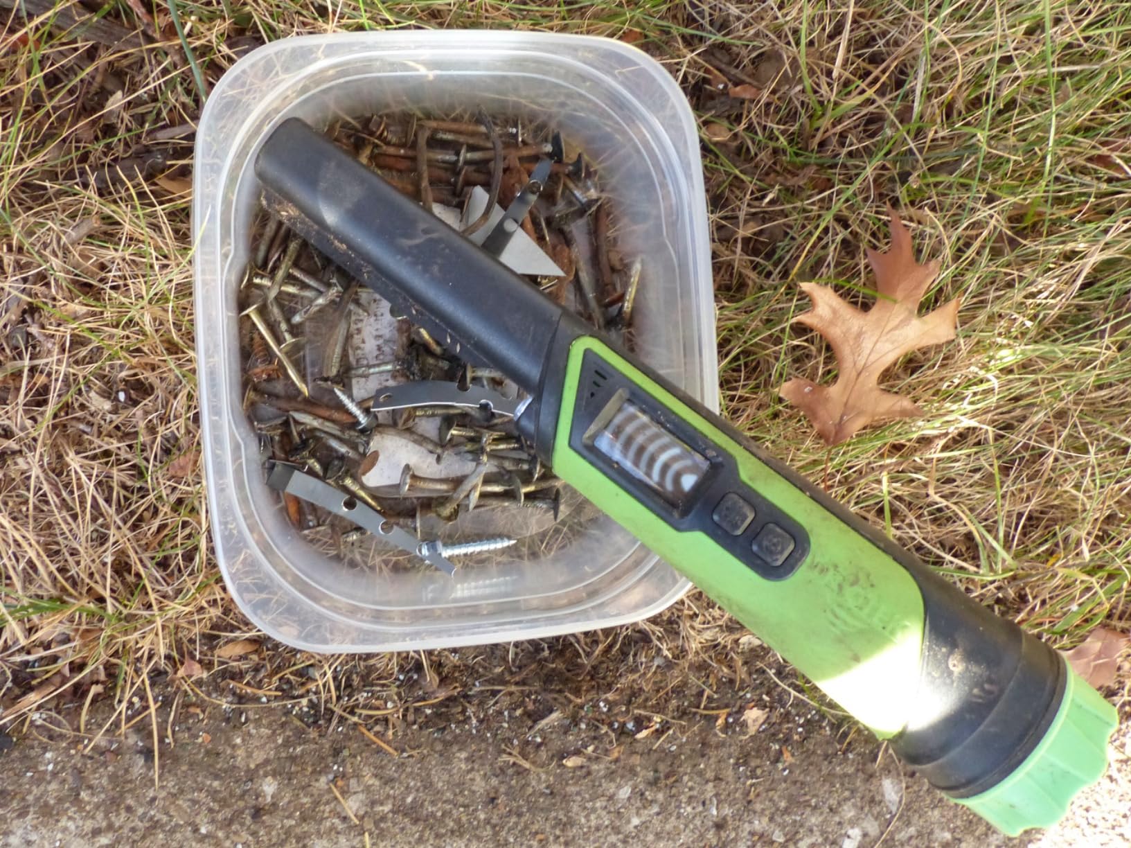 DR.ÖTEK Metal Detector Pinpointer, IP68 Fully Waterproof Underwater Pinpointer Metal Detector with LCD Screen & LED Light 360° Accurate High-Sensitivity Detection customer photo 2