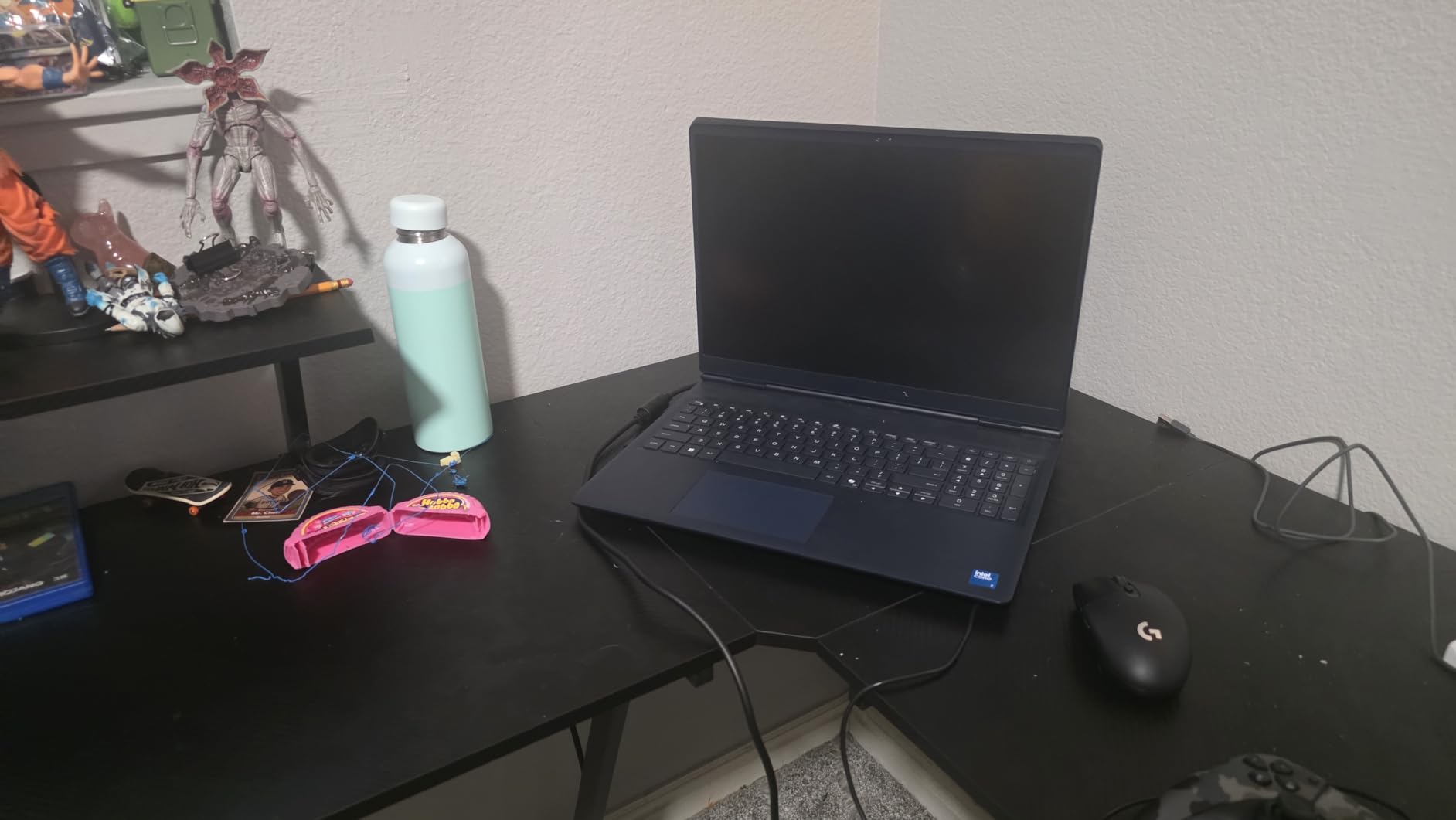 Alienware 16 Aurora Gaming Laptop AC16250 - 16 WQXGA 120Hz Display, Intel Core 7-240H Processor, 16GB DDR5 RAM, 1TB SSD, NVIDIA GeForce RTX 5050 8GB Graphics, Windows 11 Home, Onsite Service - Blue customer photo 1