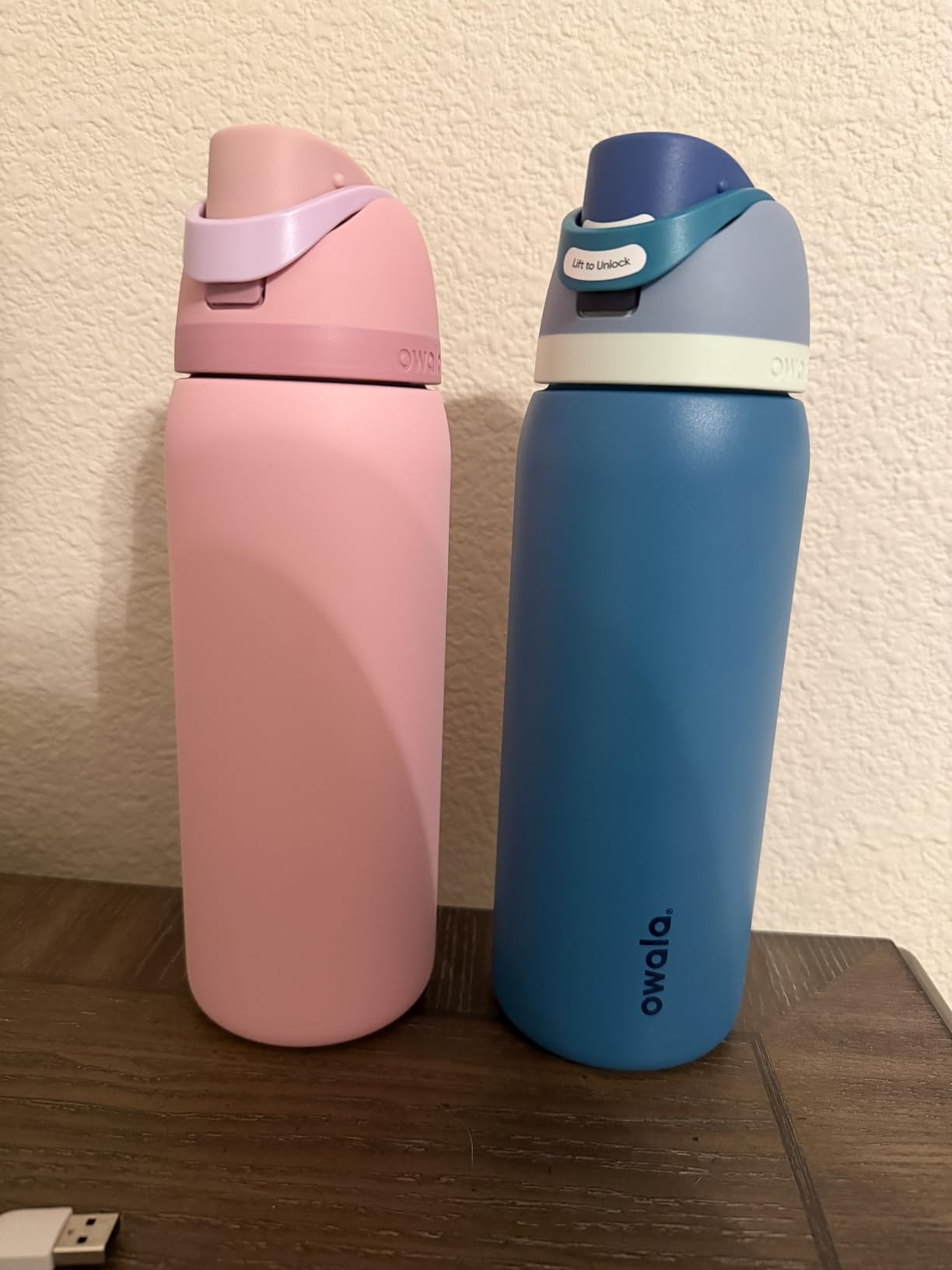 Owala FreeSip Insulated Stainless Steel Water Bottle with Straw, BPA-Free Sports Water Bottle, Great for Travel, 24 Oz, Denim customer photo 2