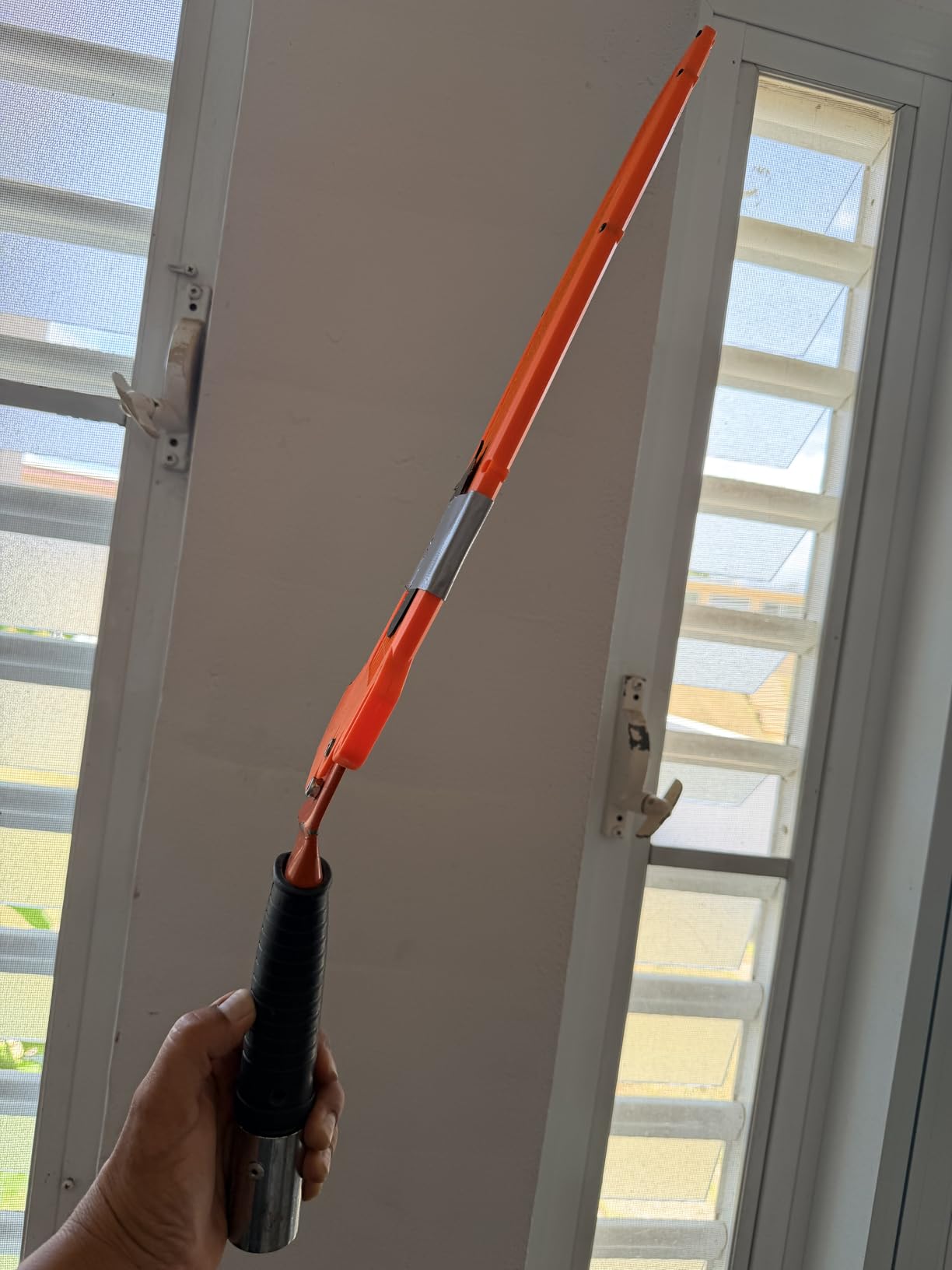 VEVOR Manual Pole Saw, 7.3-27 ft Extendable Tree Pruner, Sharp Steel Blade and Scissors, Lightweight Fiberglass Handles, for Pruning Palms and Shrubs customer photo 2