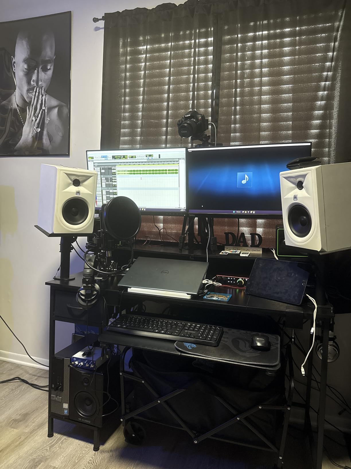 Focusrite Scarlett 2i2 4th Gen USB Audio Interface for Recording, Songwriting, Streaming and Podcasting - High-Fidelity, Studio Quality Recording, and All the Software You Need to Record customer photo 2