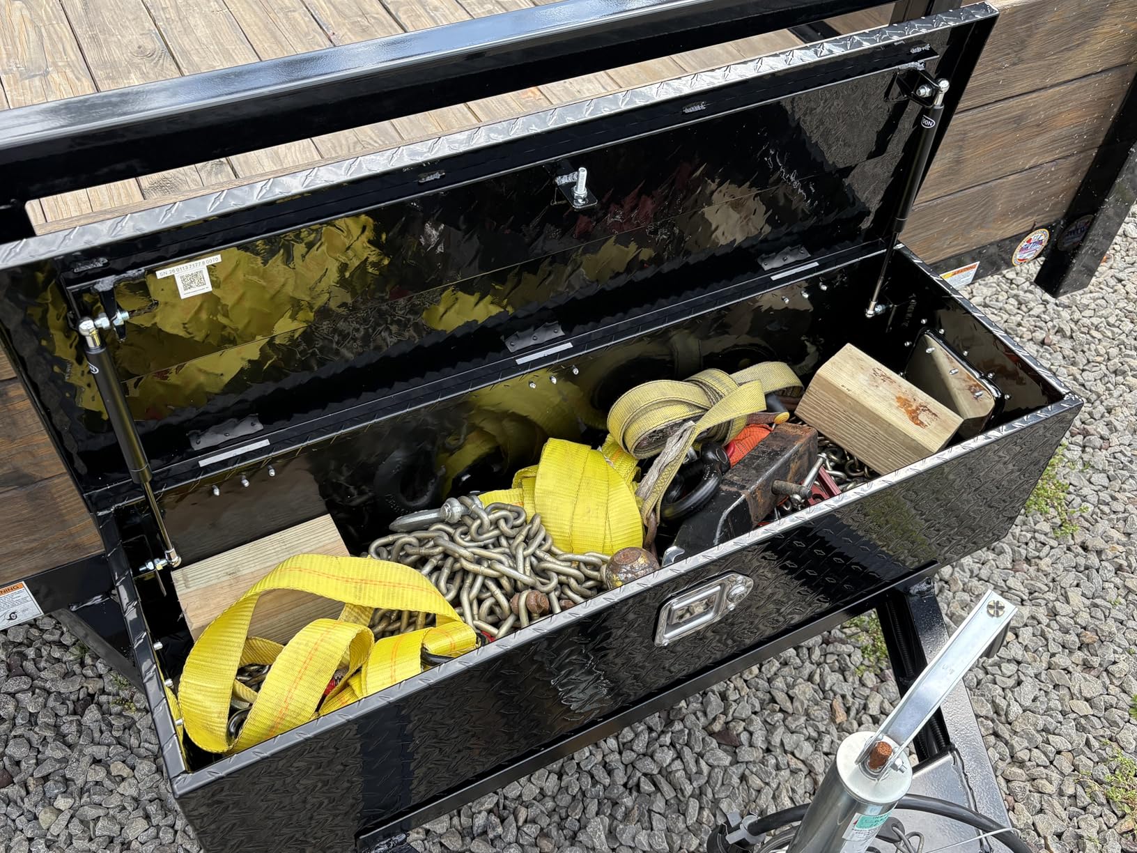 VEVOR Heavy Duty Aluminum Truck Bed Tool Box, Diamond Plate Tool Box with Side Handle and Lock Keys, Storage Tool Box Chest Box Organizer for Pickup, Truck Bed, RV, Trailer, 39in.x13in.x10in., Black customer photo 1
