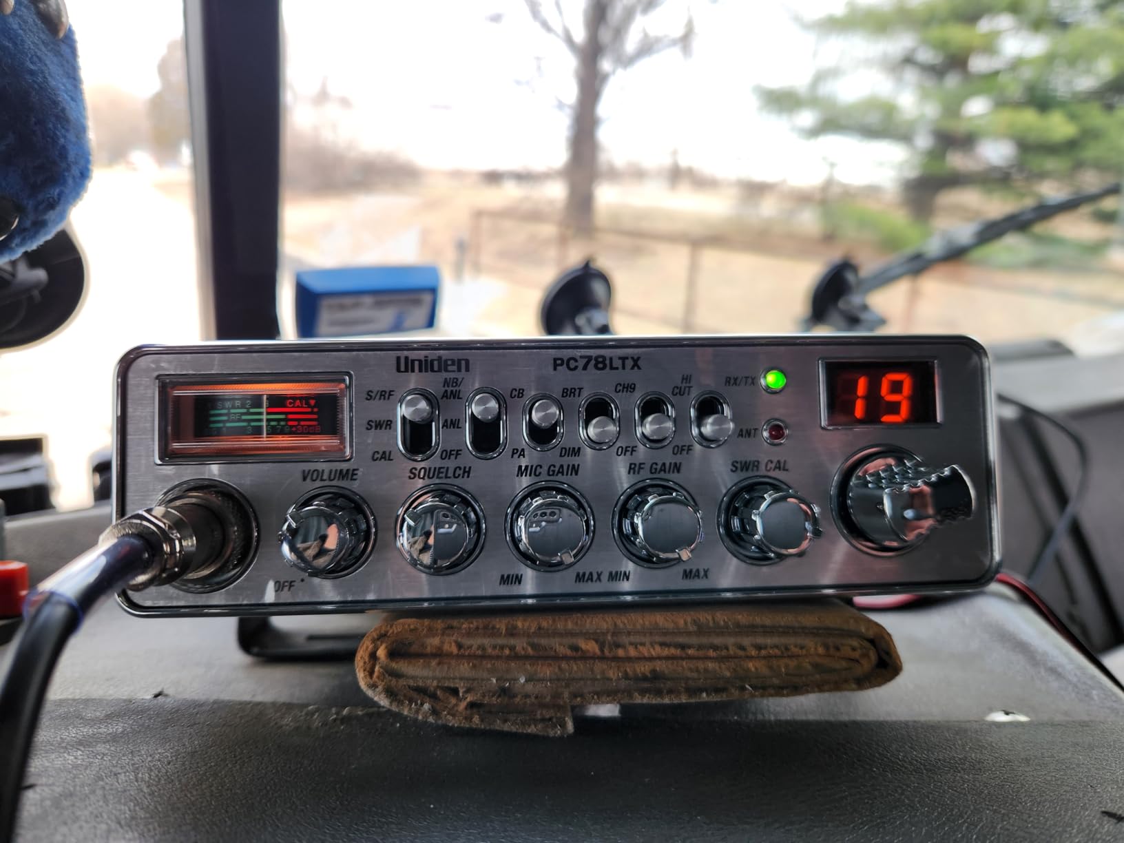 Uniden PC78LTXFM Professional 40-Channel CB Radio with Dual-Mode AM/FM, Integrated SWR Meter, PA/CB Function, Hi Cut, RF/Mic Gain Control, and Instant Channel 9 customer photo 1