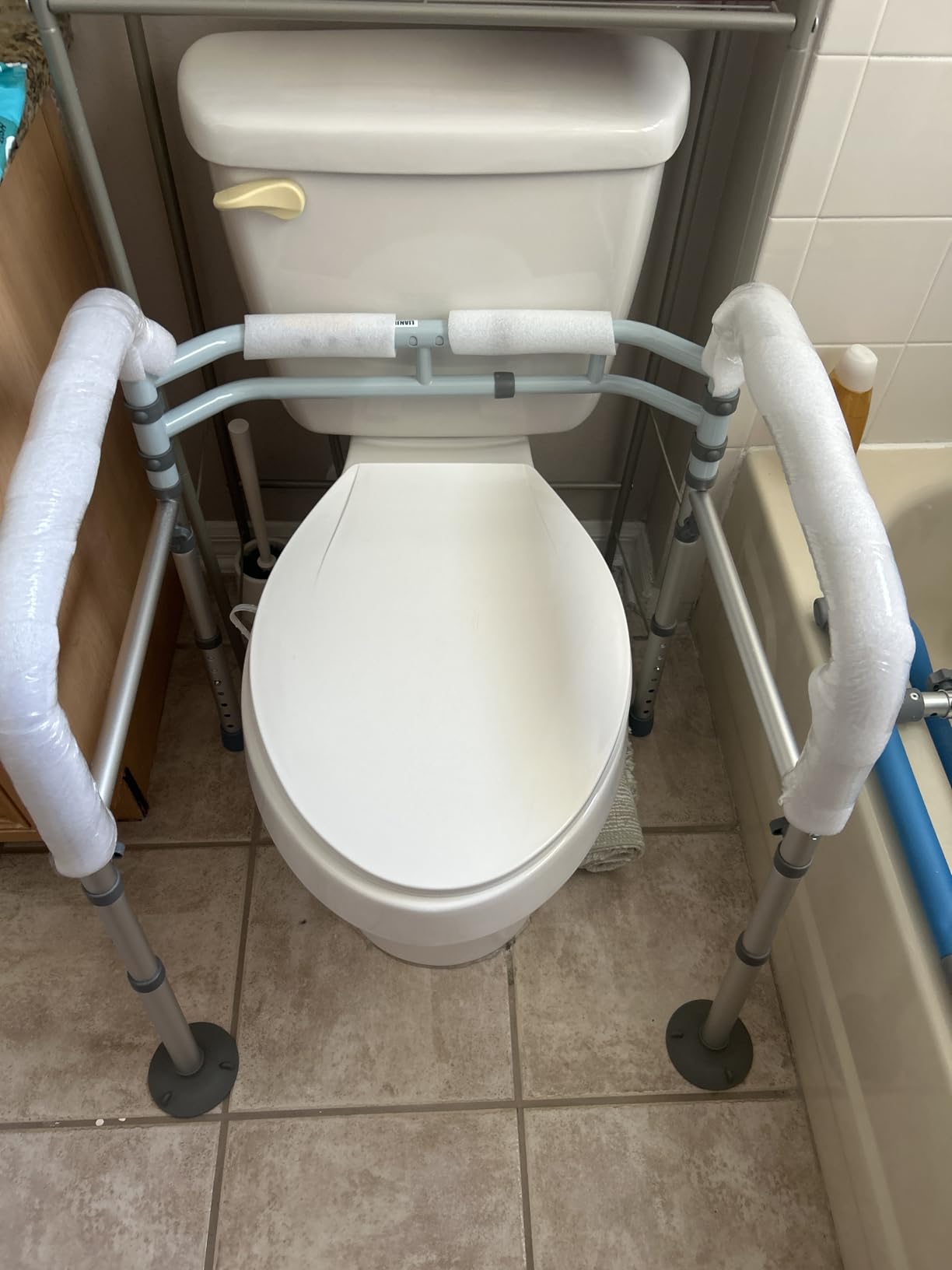 Lianjindun Toilet Safety Rails (350 lb), Adjustable Toilet Frame for Elderly, Seniors, Handicap & Disabled, Foldable Handicap Toilet Handles Fit Any Toilets (Gray) customer photo 1