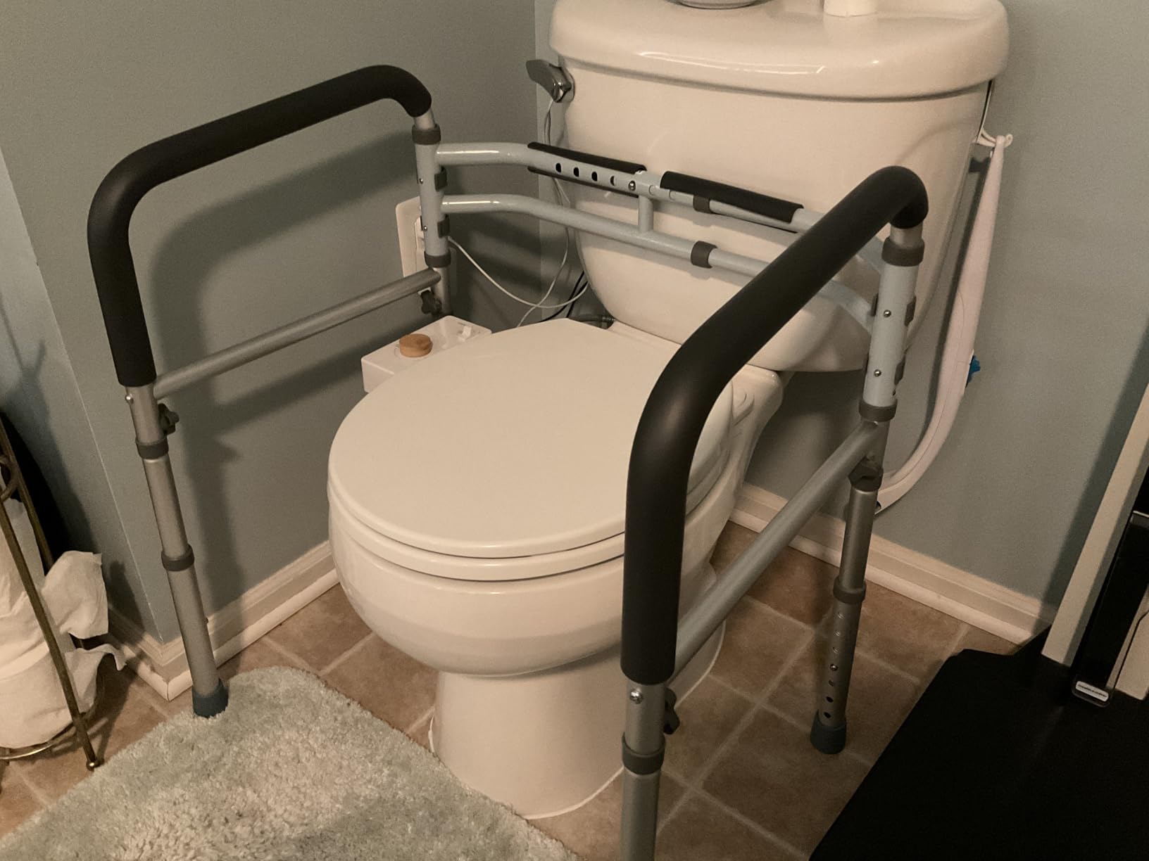 Lianjindun Toilet Safety Rails (350 lb), Adjustable Toilet Frame for Elderly, Seniors, Handicap & Disabled, Foldable Handicap Toilet Handles Fit Any Toilets (Gray) customer photo 2