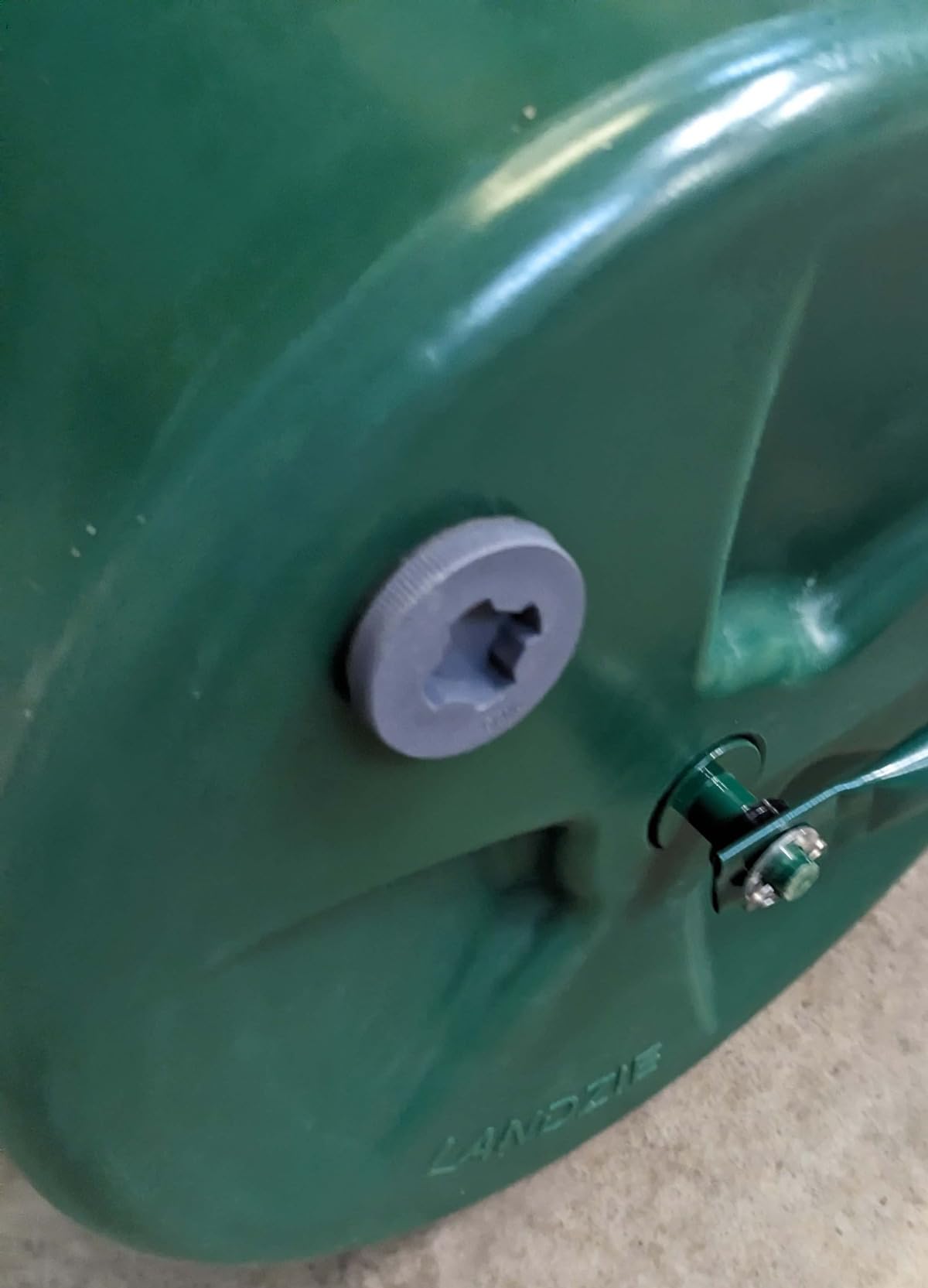 LANDZIE 24 Inch Poly Lawn Roller - 15.8 Gallon Lawn Roller Water Filled Sod Roller and Yard Roller for Pressing in Grass Seed to Improve Germination - Lawn Flattener for Rolls of Sod Lawn Striping Kit customer photo 2