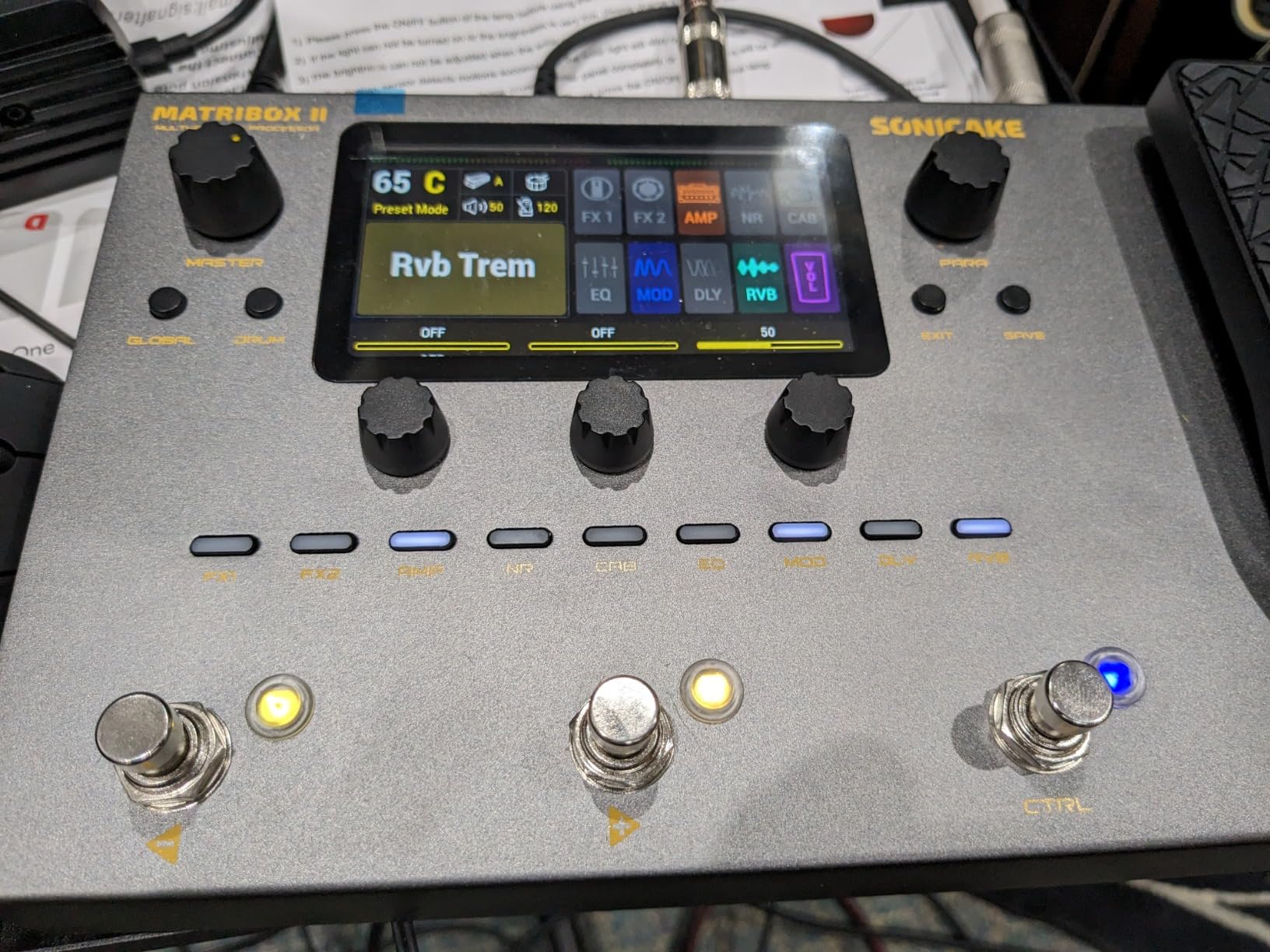 SONICAKE Matribox II - Multi Effects Processor with Expression Pedal, 200+ Built-in Guitar/Bass/Acoustic Effects, Amp Modeling, IR Cabinets Simulation, FX Loop, MIDI Stereo OTG USB Audio Interface customer photo 2