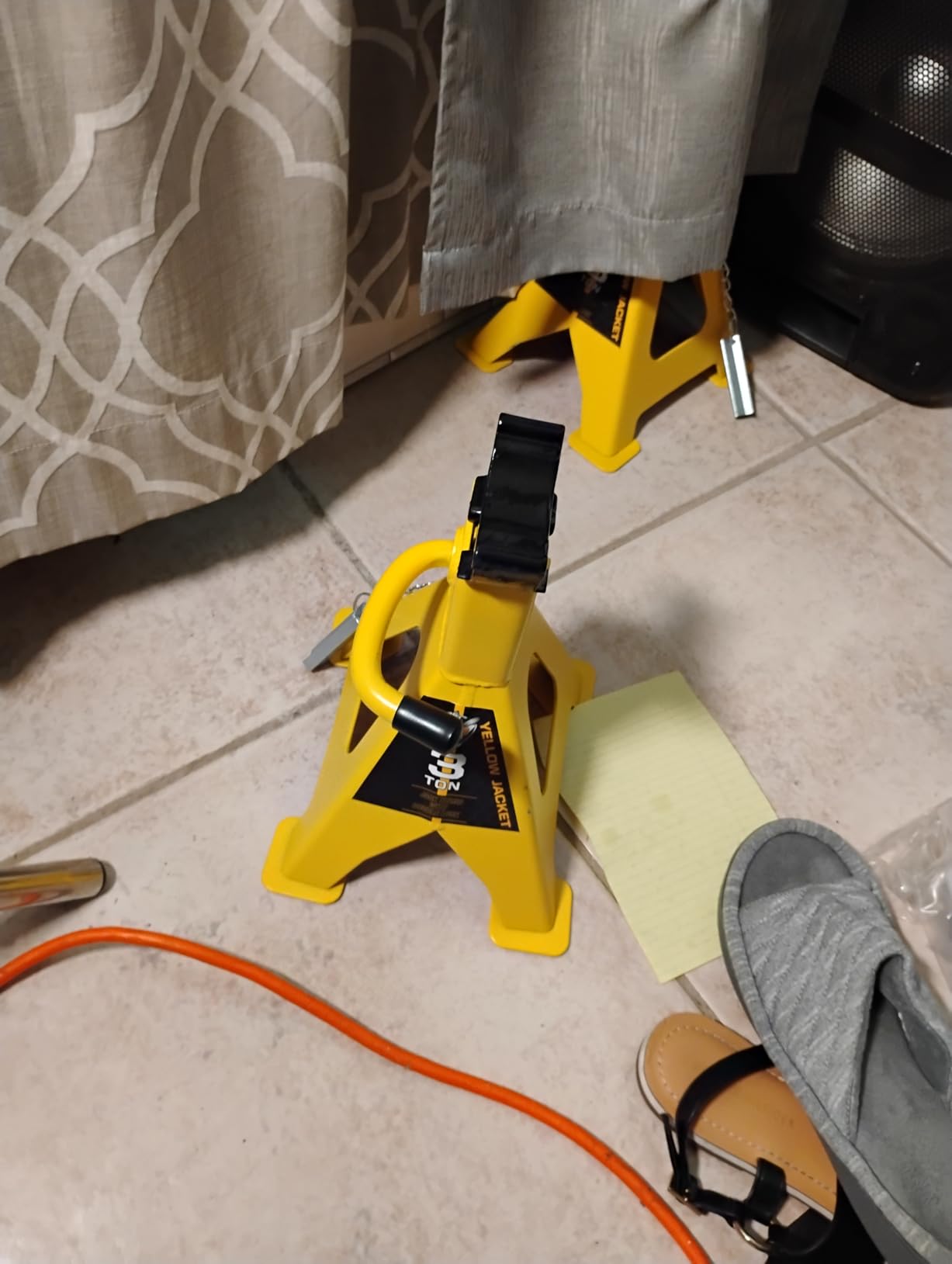 YELLOW JACKET Car Jack Stands 3 Ton with Double Locking and Large Foot Base, 6600 lb Capacity, 1 Pair customer photo 2