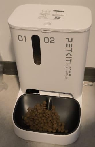 PETKIT Automatic Cat Dog Feeder with Camera, AI-Powered Motion Capturing, 1080P HD Video with Night Vision, 2.4G WiFi Pet Feeder with 2-Way Audio, Dual Hopper Pet Food Dispenser with Desiccant customer photo 1