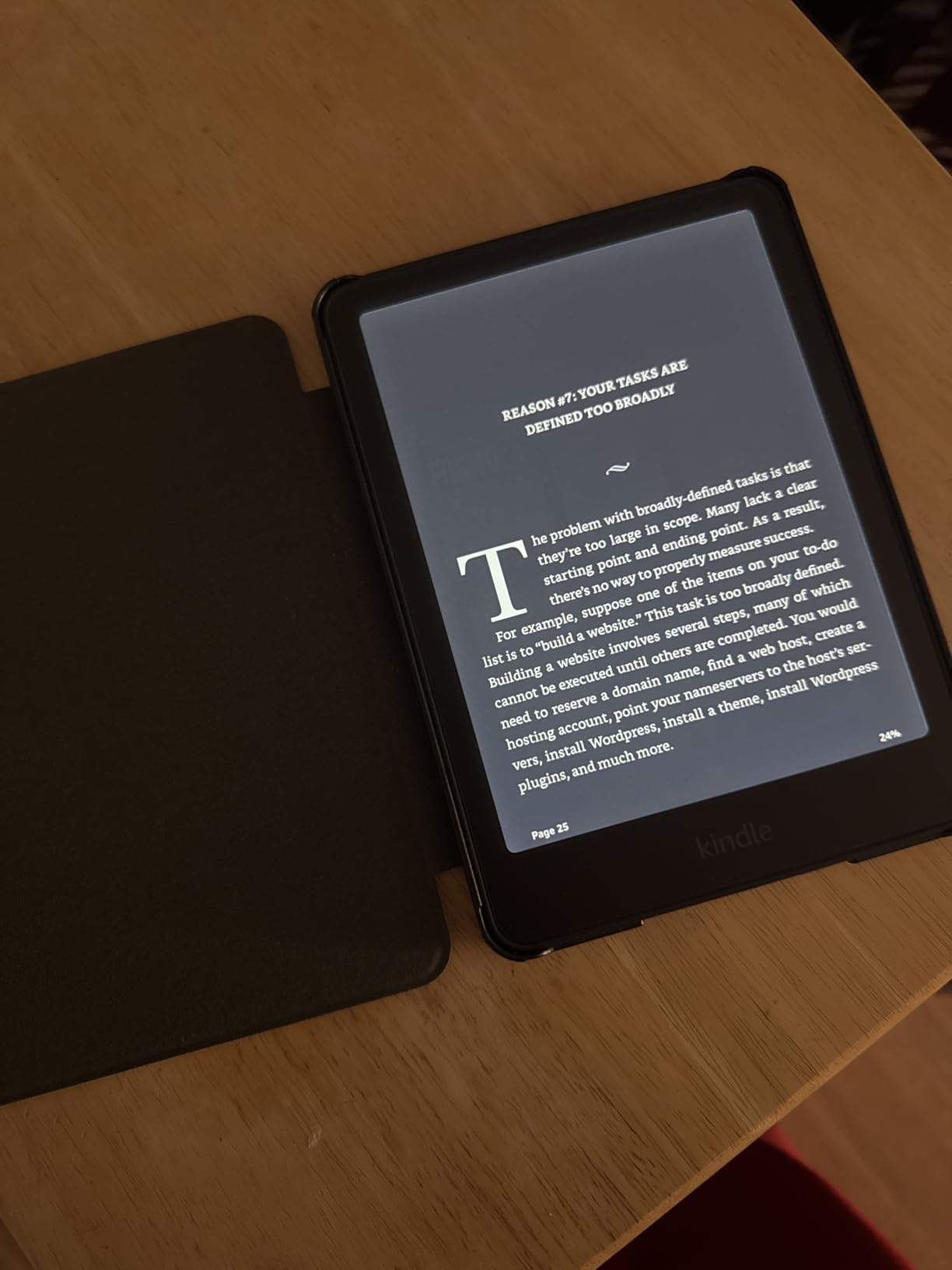 Amazon Kindle Paperwhite Signature Edition 32GB (newest model) - 20% faster with auto-adjusting front light, wireless charging, and weeks of battery life - Metallic Raspberry customer photo 1