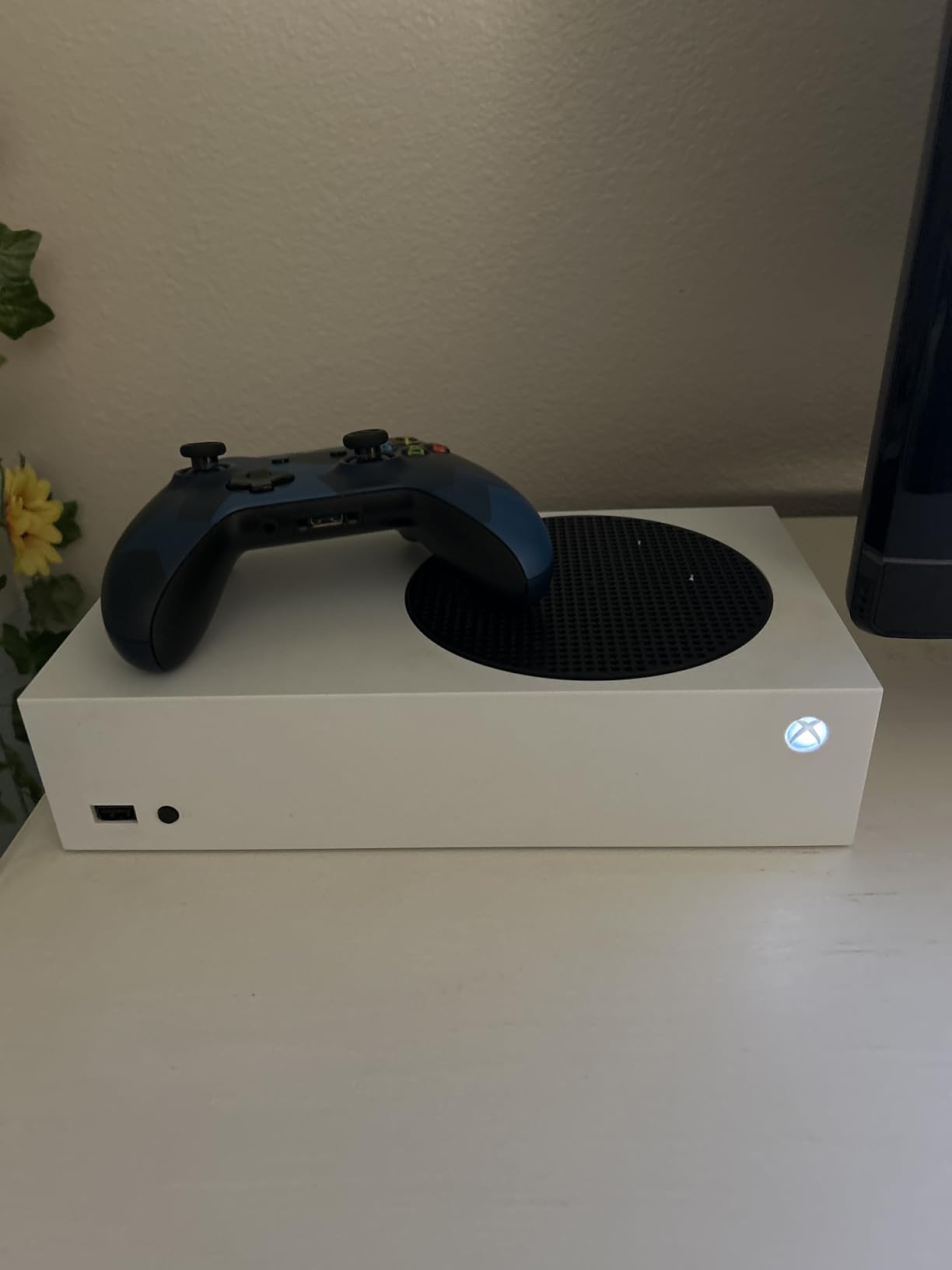 Xbox Series S Starter Bundle - Includes hundreds of games with Game Pass Ultimate 3 Month Membership - 512GB SSD All-Digital Gaming Console customer photo 2