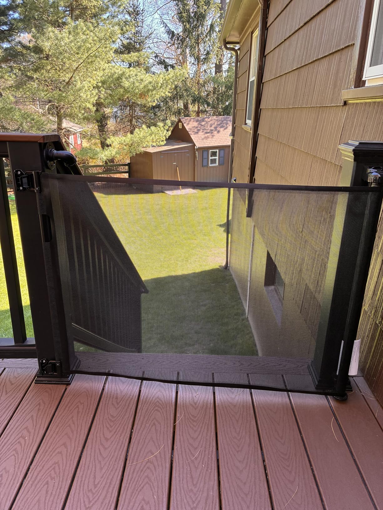 Veraste Retractable Baby Gate for Doorways and Stairs, Mesh Safety Gate for Pet, Indoor & Outdoor Use, One-Hand Operation, Easy Installation, 33.6